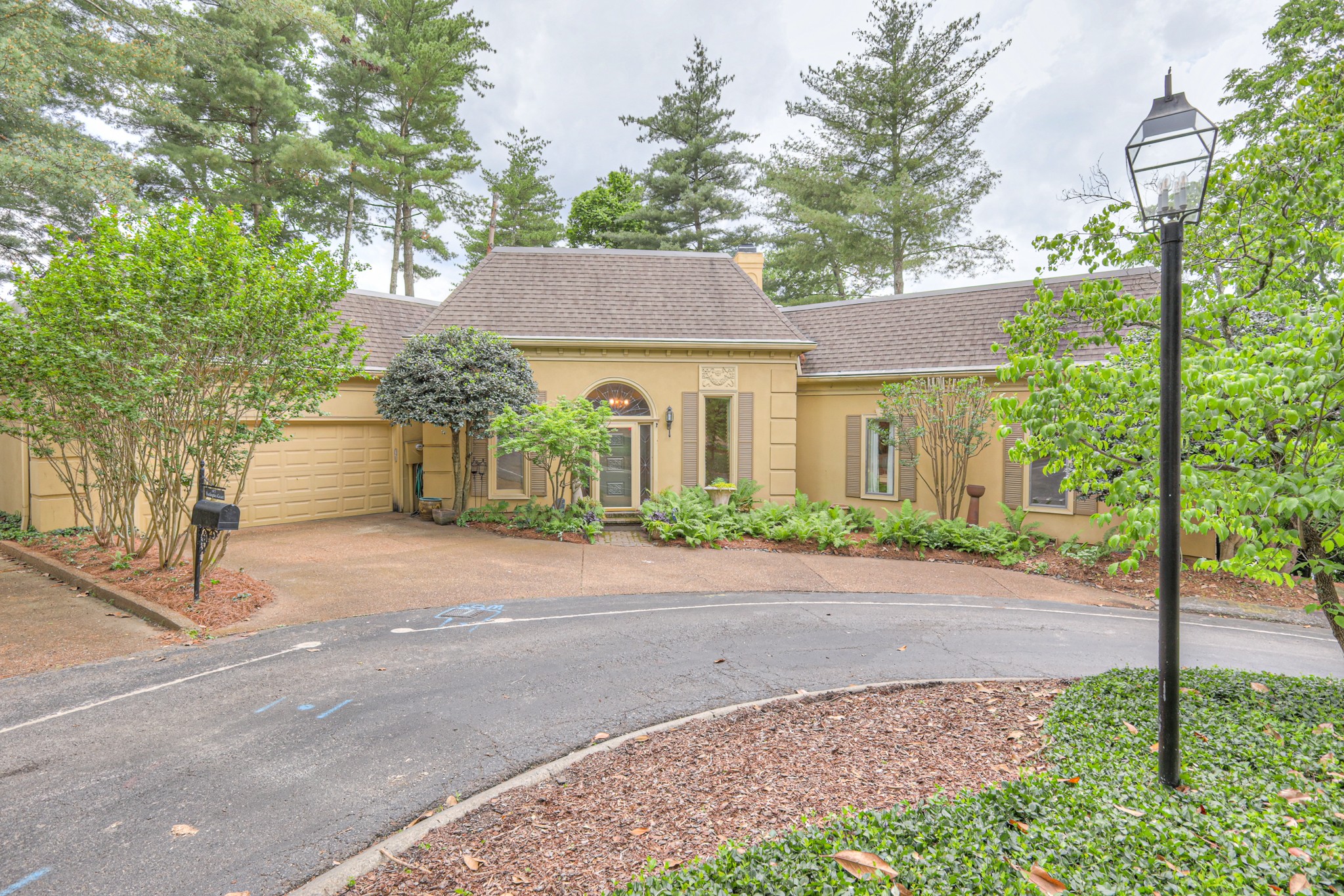 105 Burlington Ct