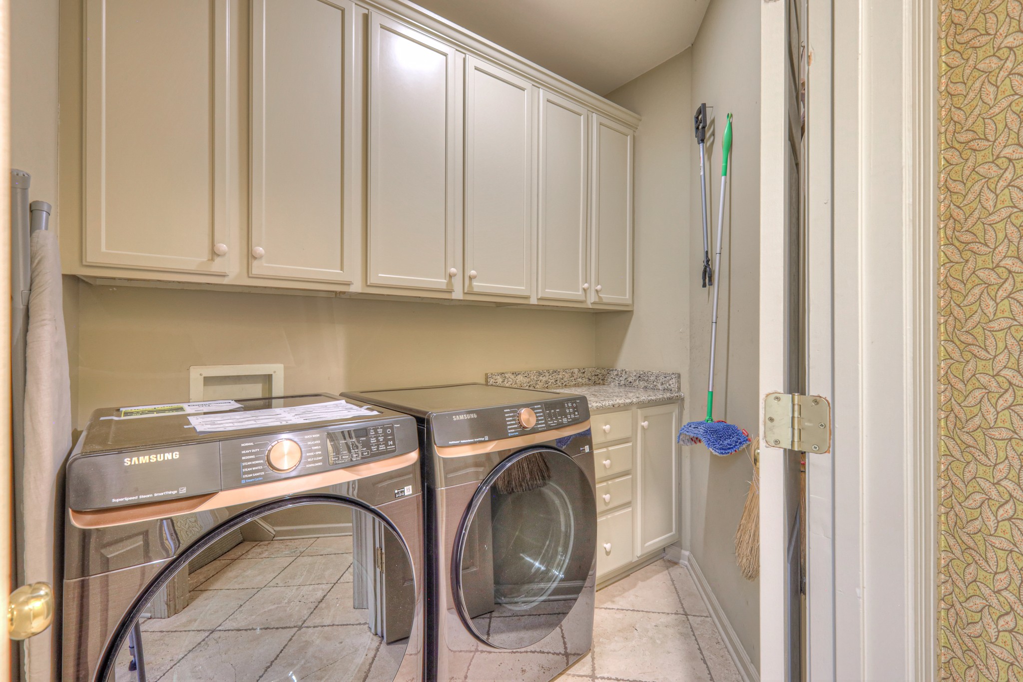 105 Burlington Ct