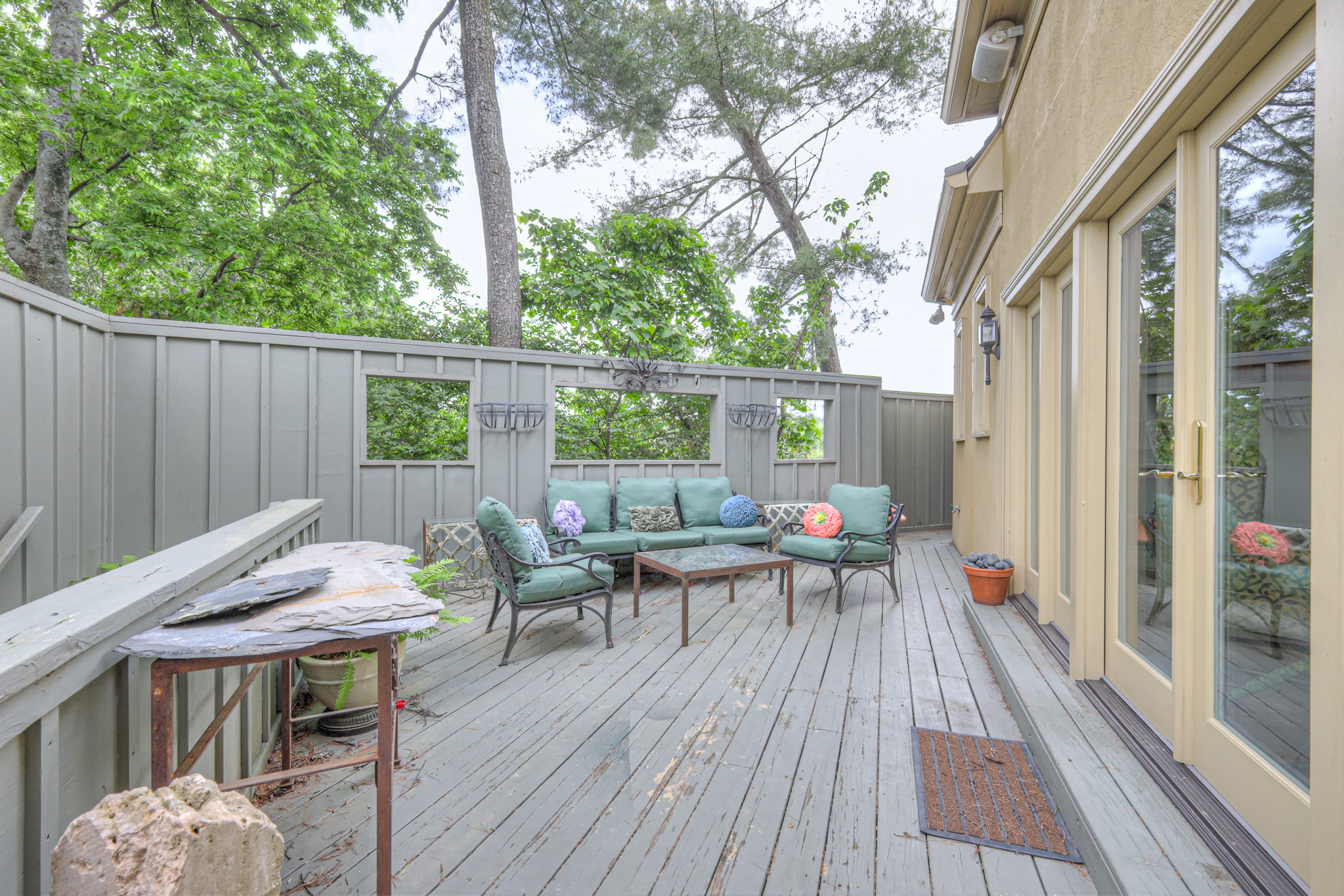 105 Burlington Ct