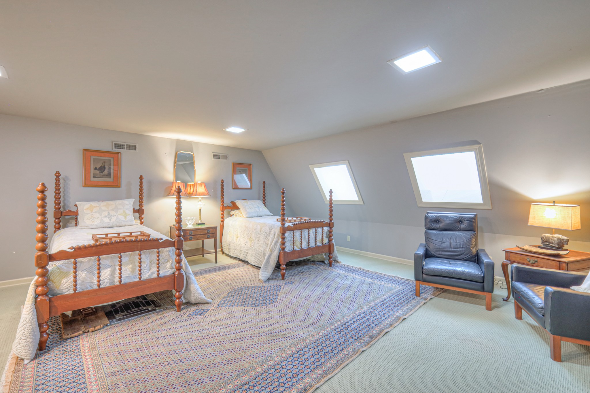 105 Burlington Ct