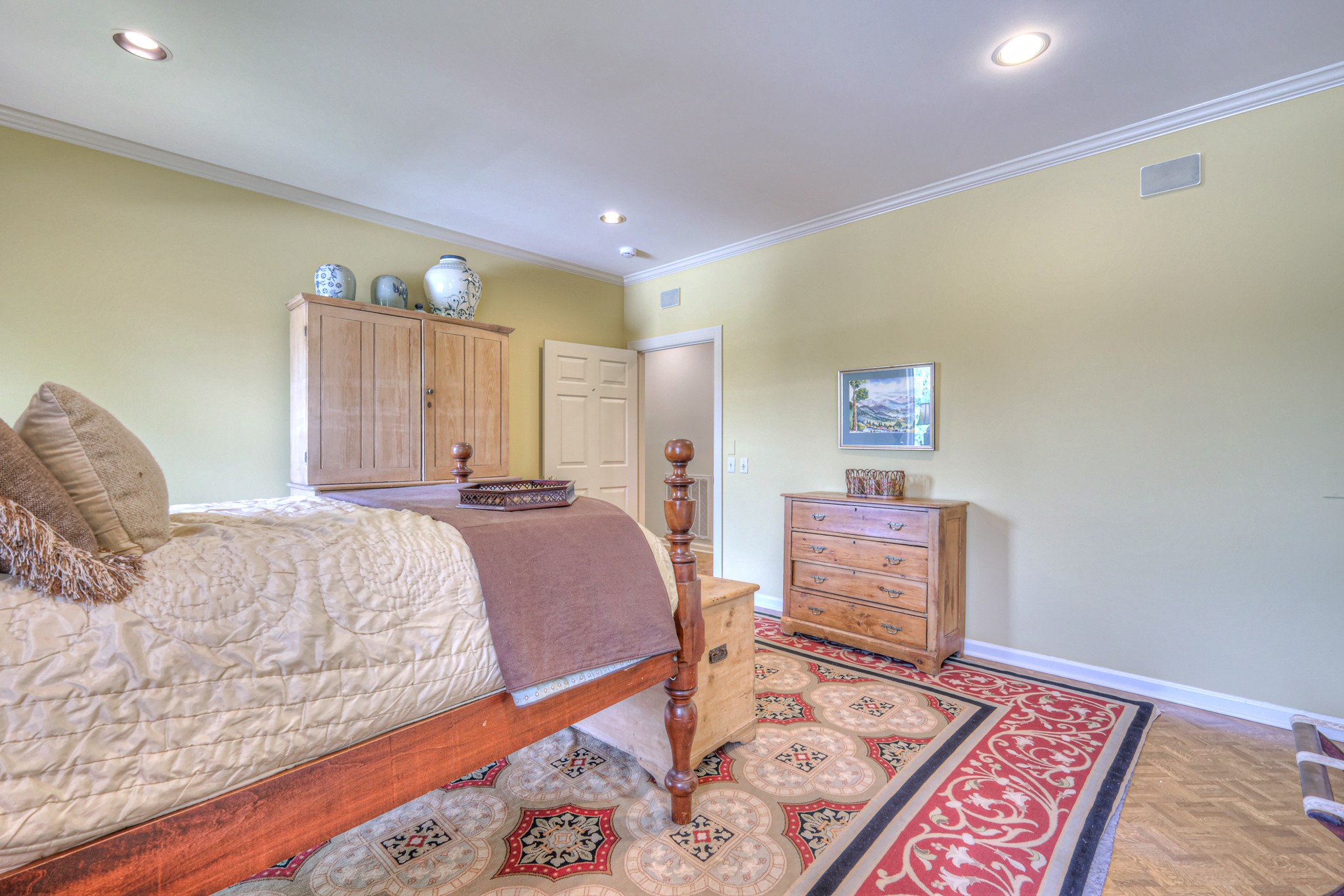 105 Burlington Ct