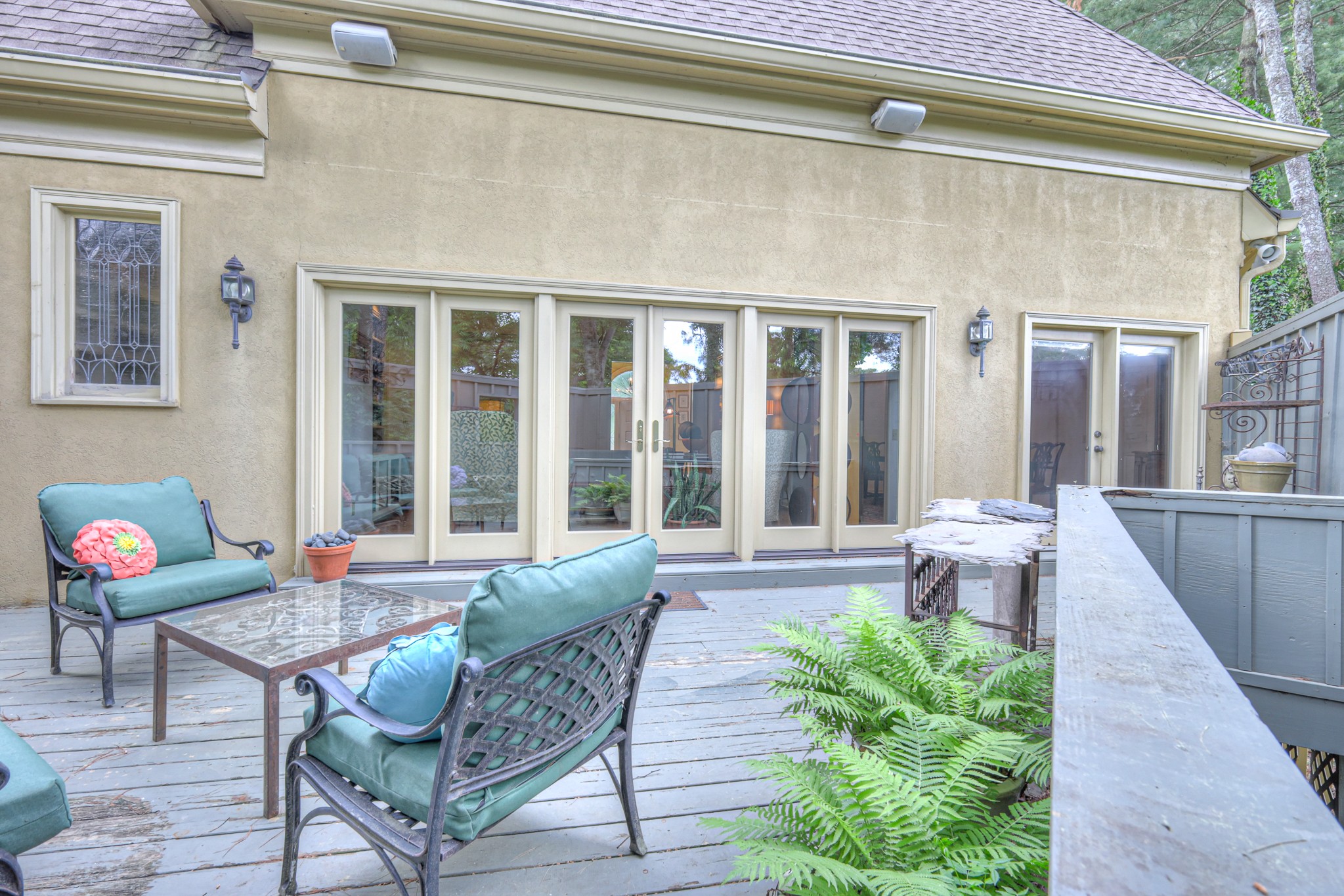 105 Burlington Ct