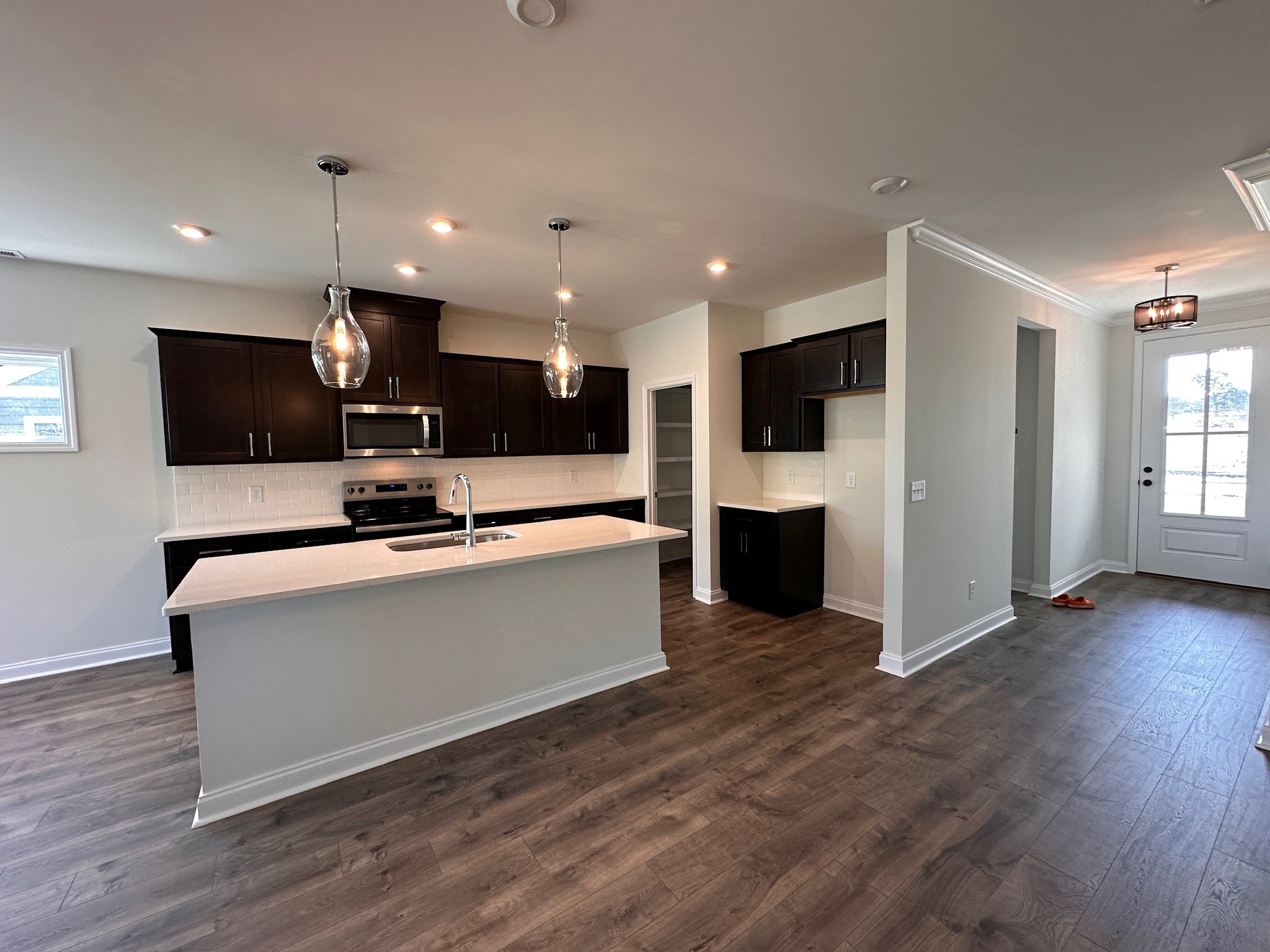 1910 Hildebrand Ln