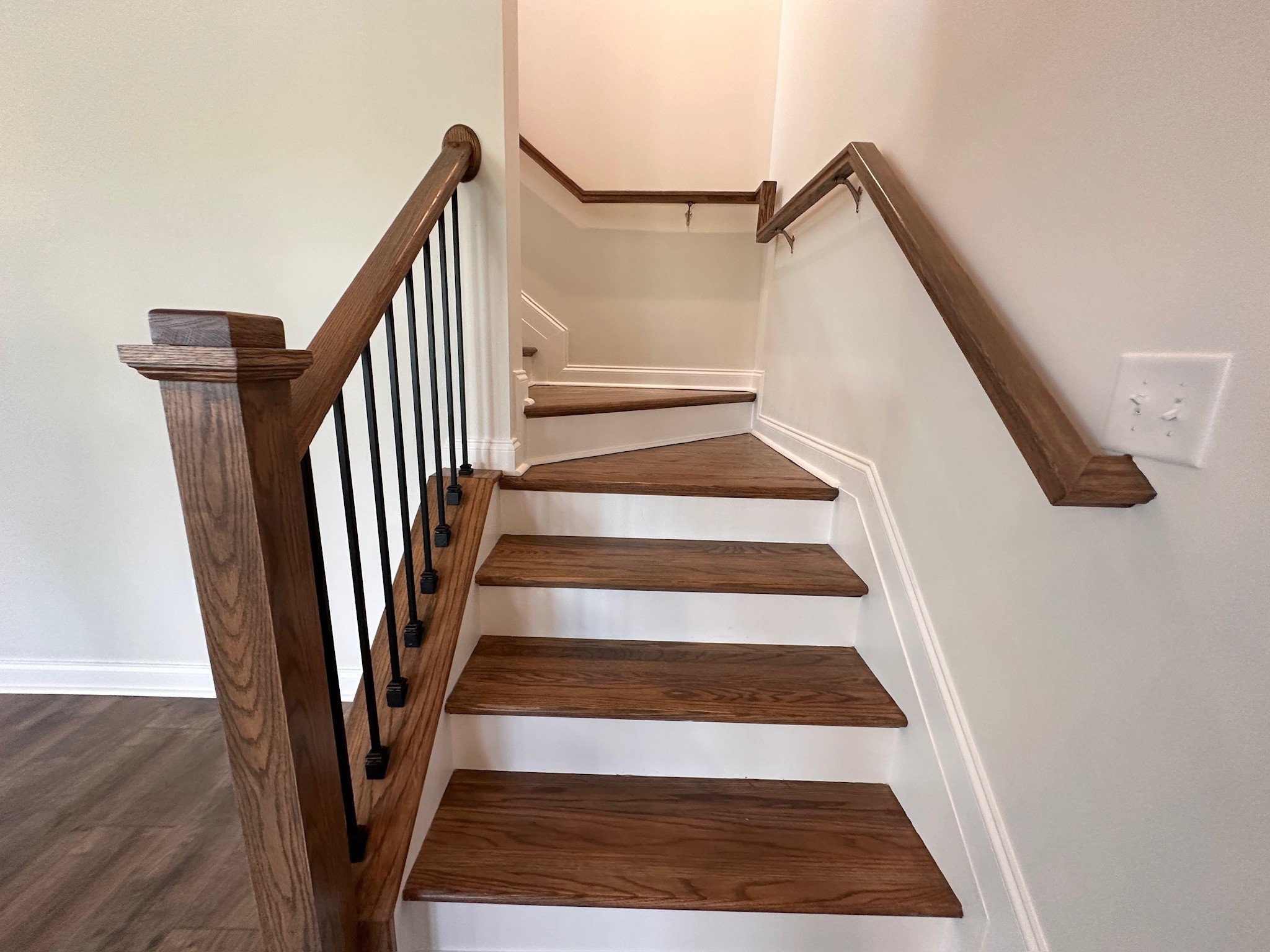 1910 Hildebrand Ln