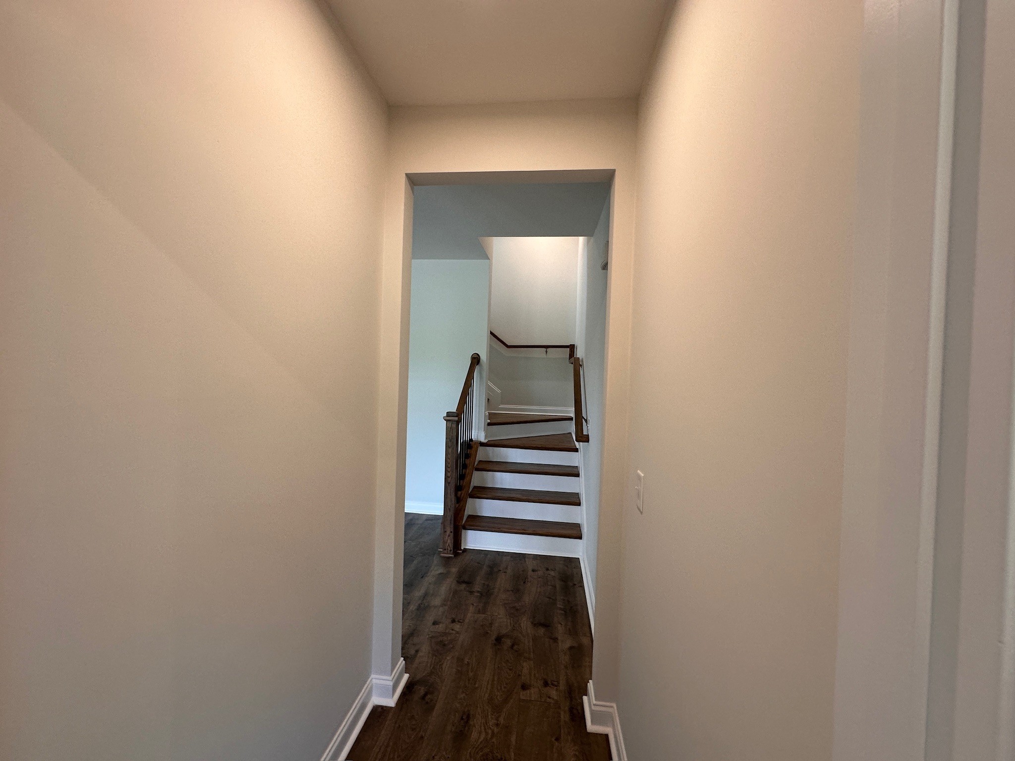 1910 Hildebrand Ln