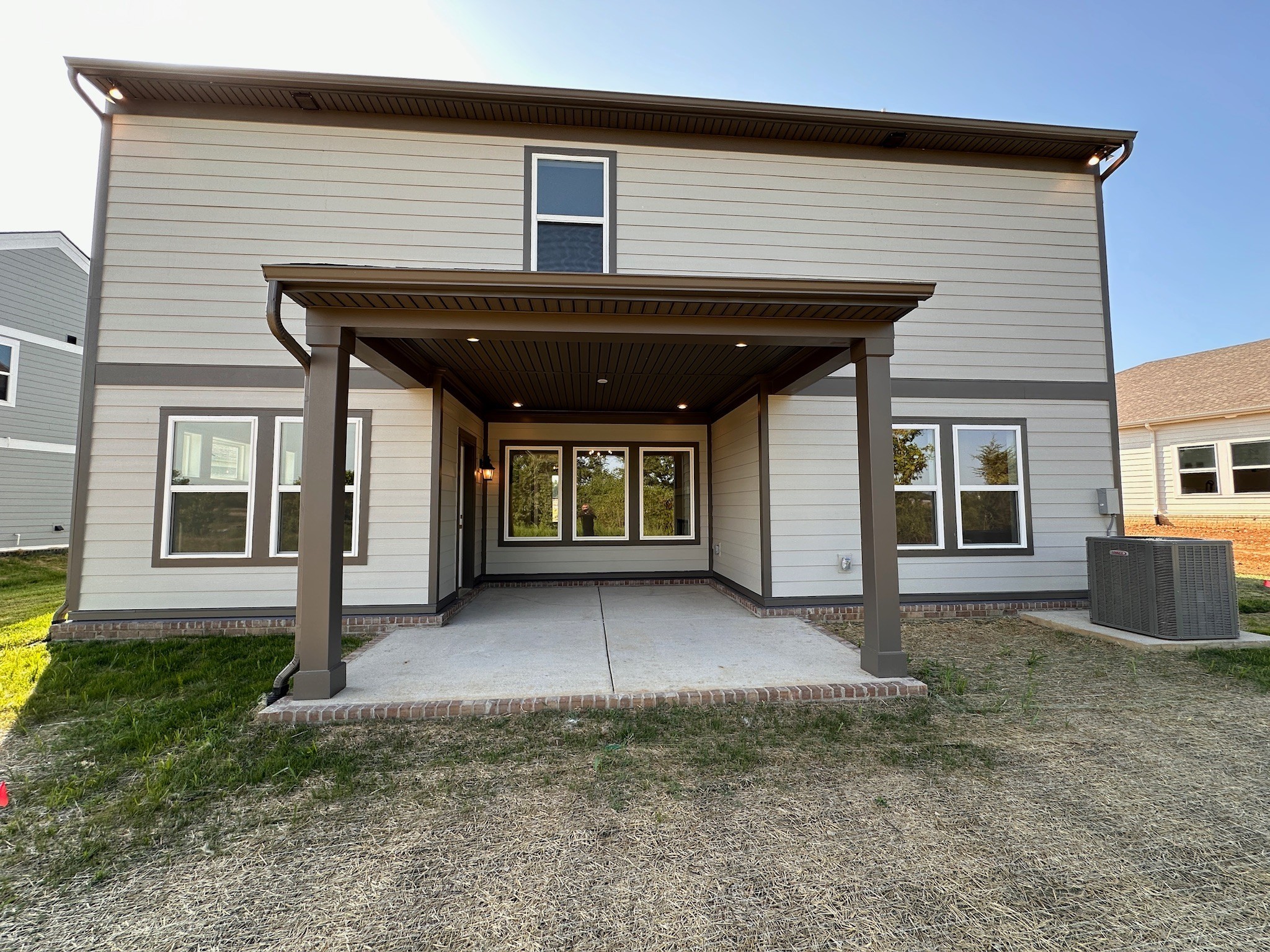 1910 Hildebrand Ln
