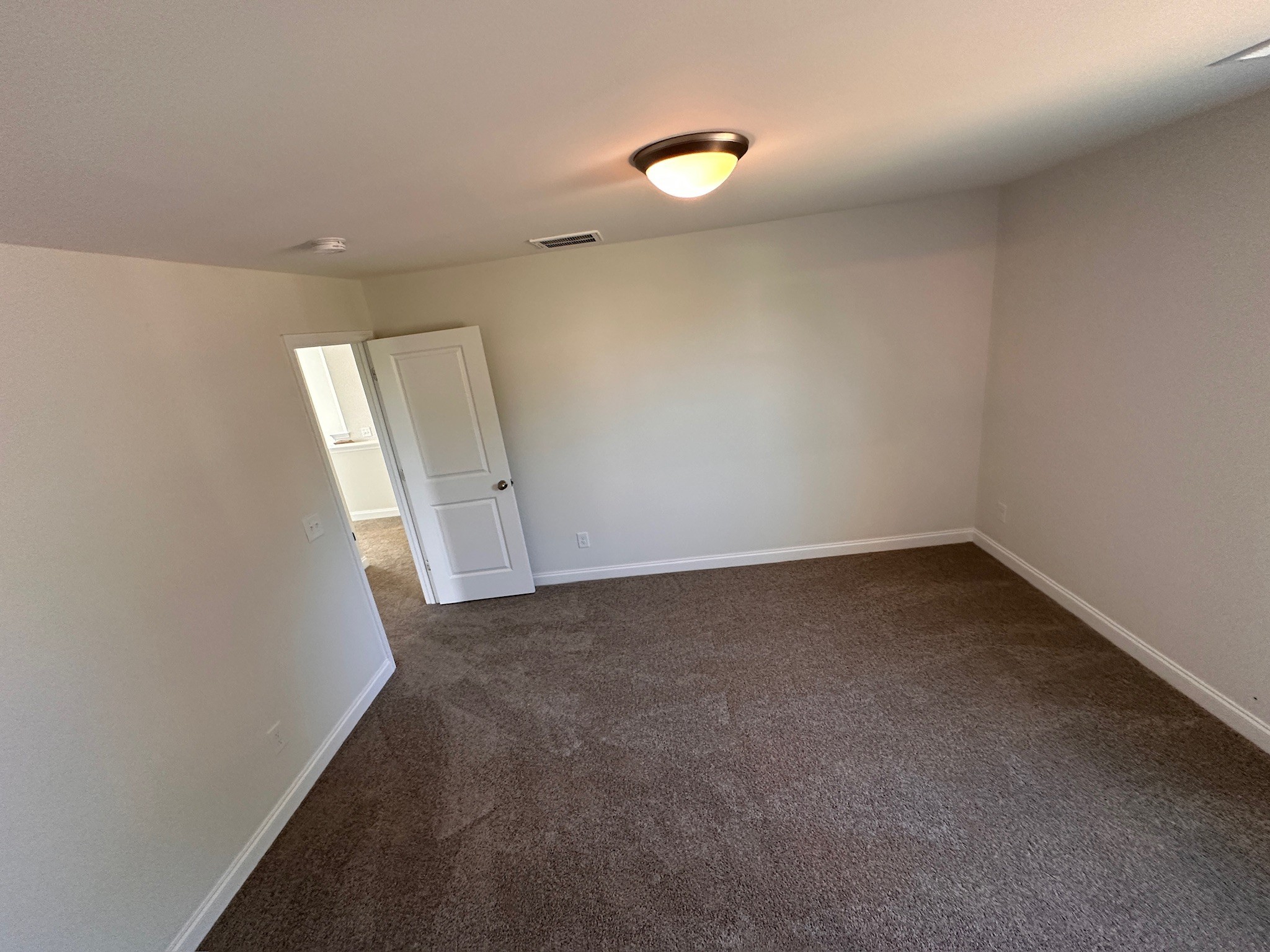 1910 Hildebrand Ln