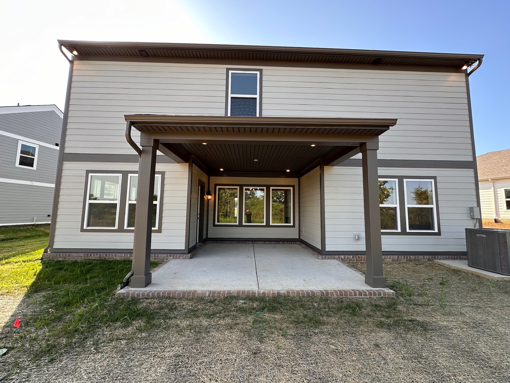 1910 Hildebrand Ln