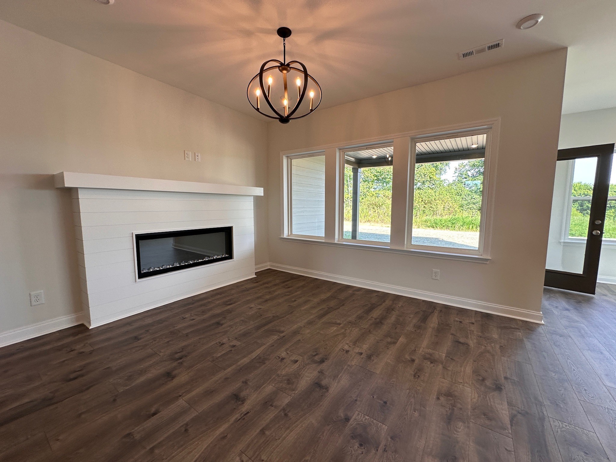 1910 Hildebrand Ln