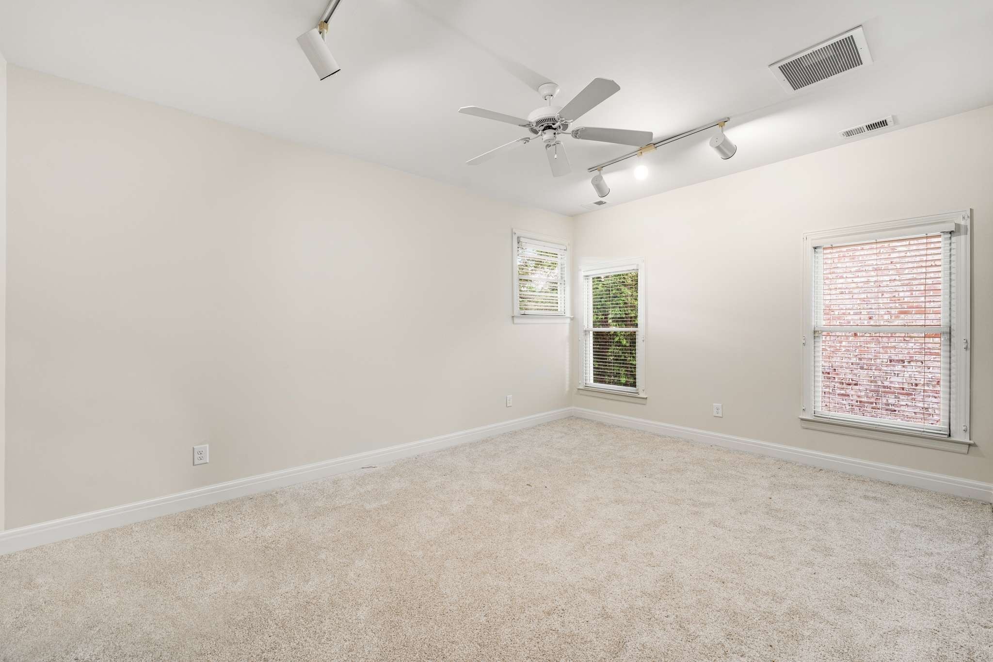316 Whitworth Way