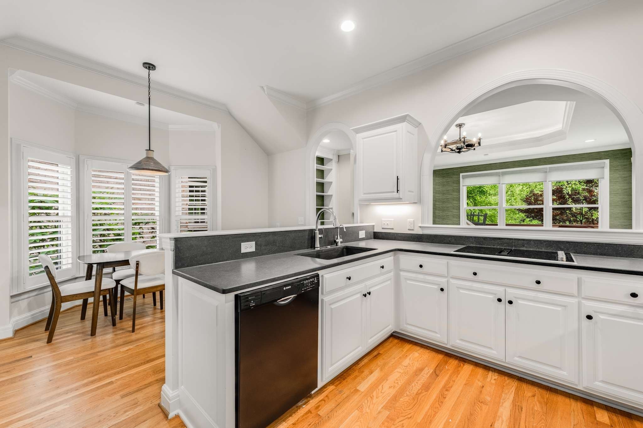 316 Whitworth Way