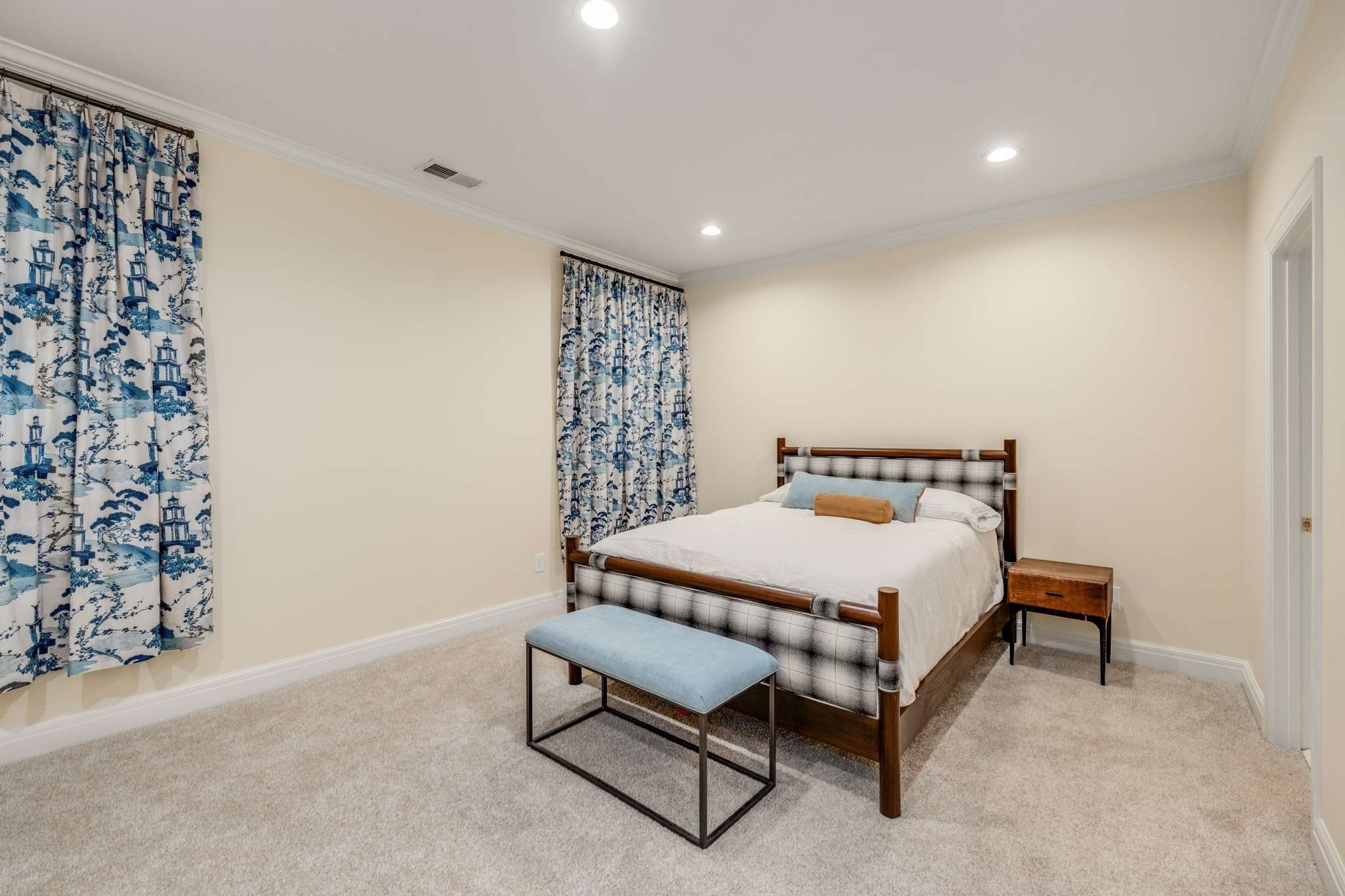 316 Whitworth Way