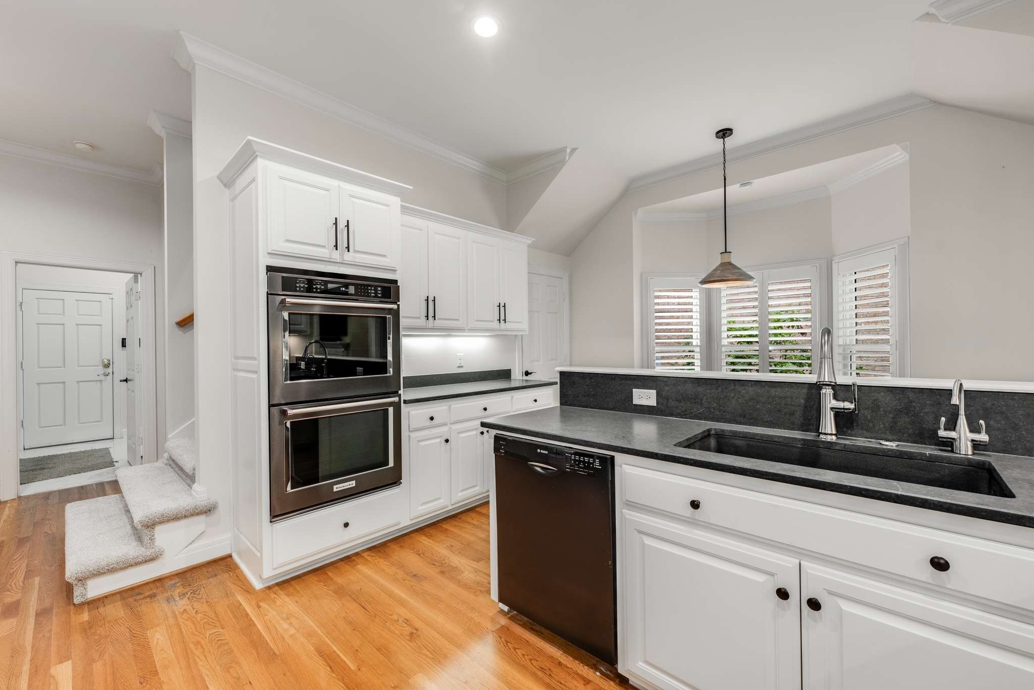 316 Whitworth Way