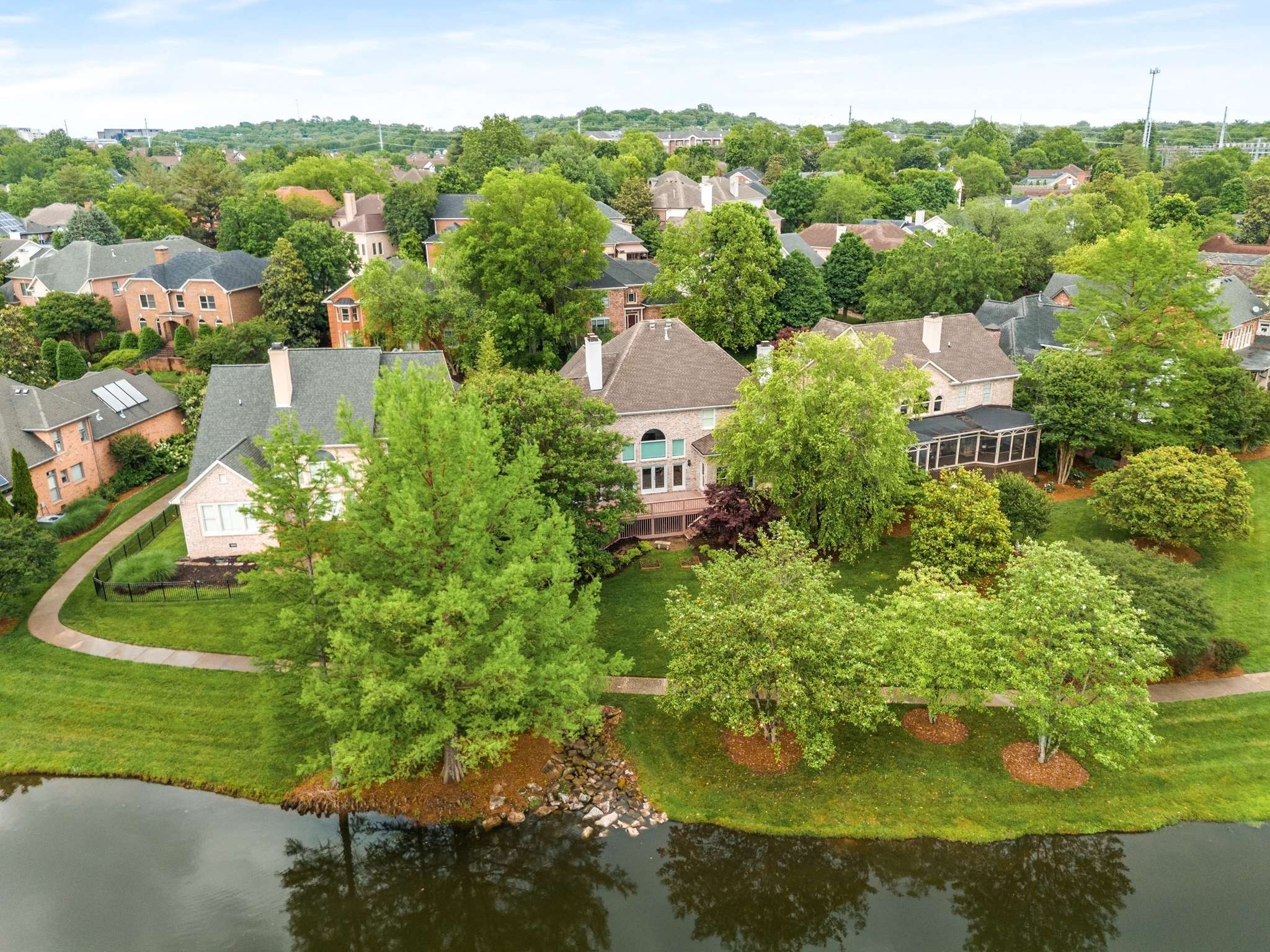 316 Whitworth Way
