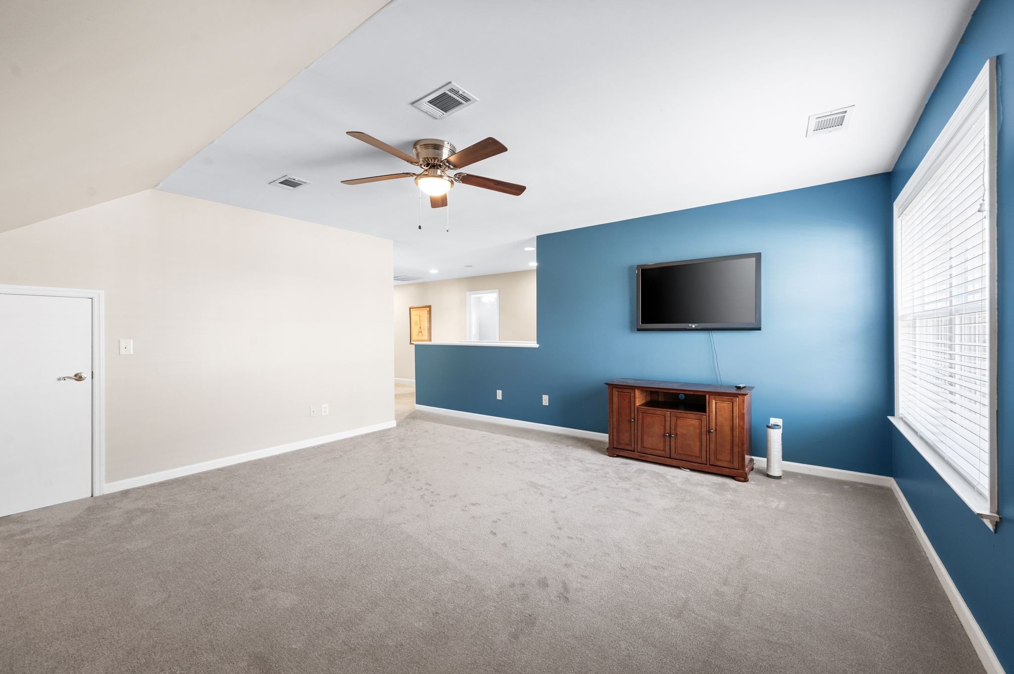 1069 Walnut Bend Lane