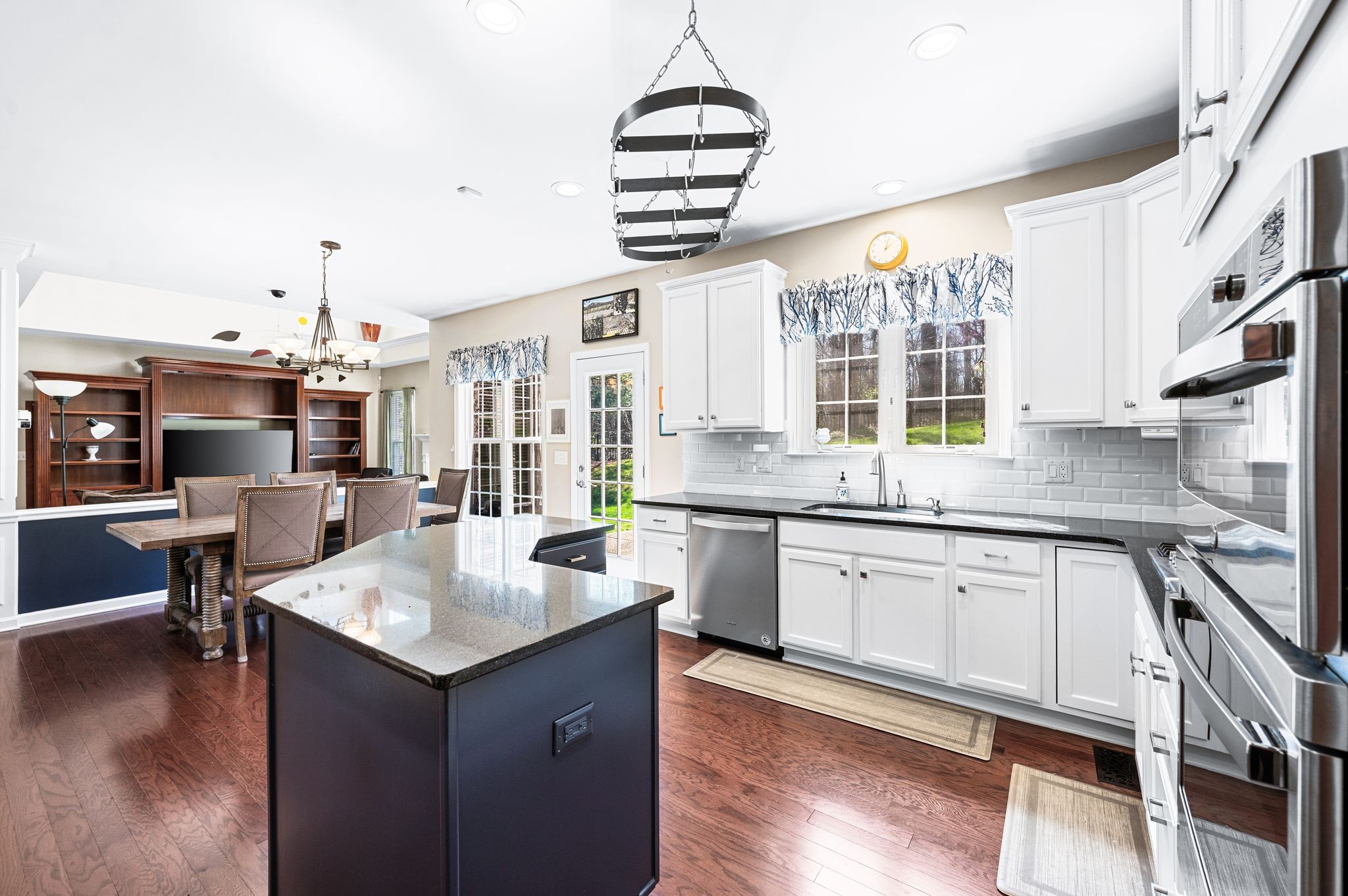 1069 Walnut Bend Lane