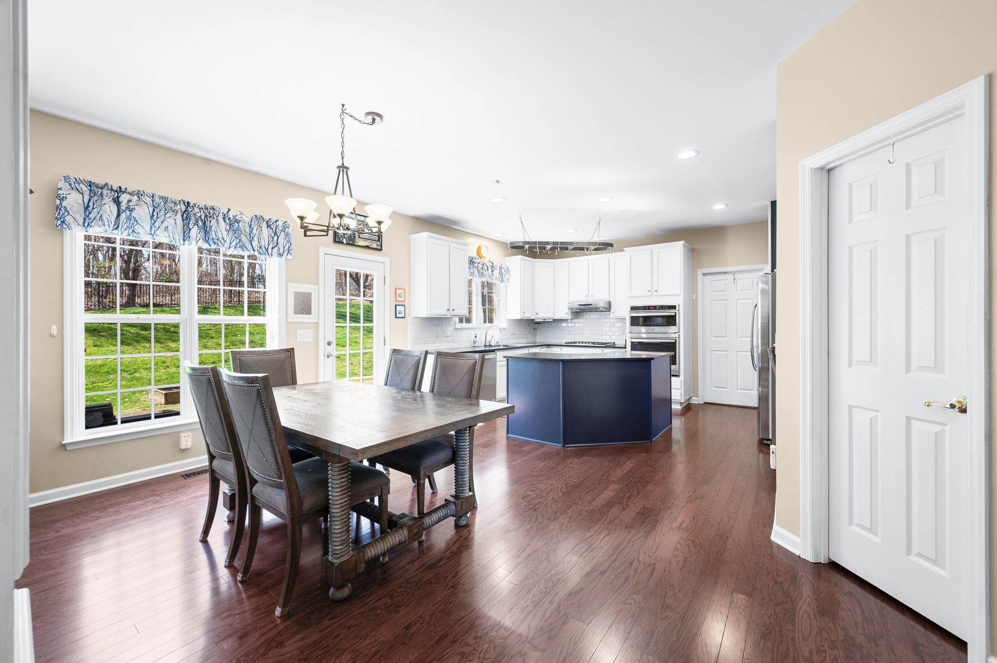 1069 Walnut Bend Lane