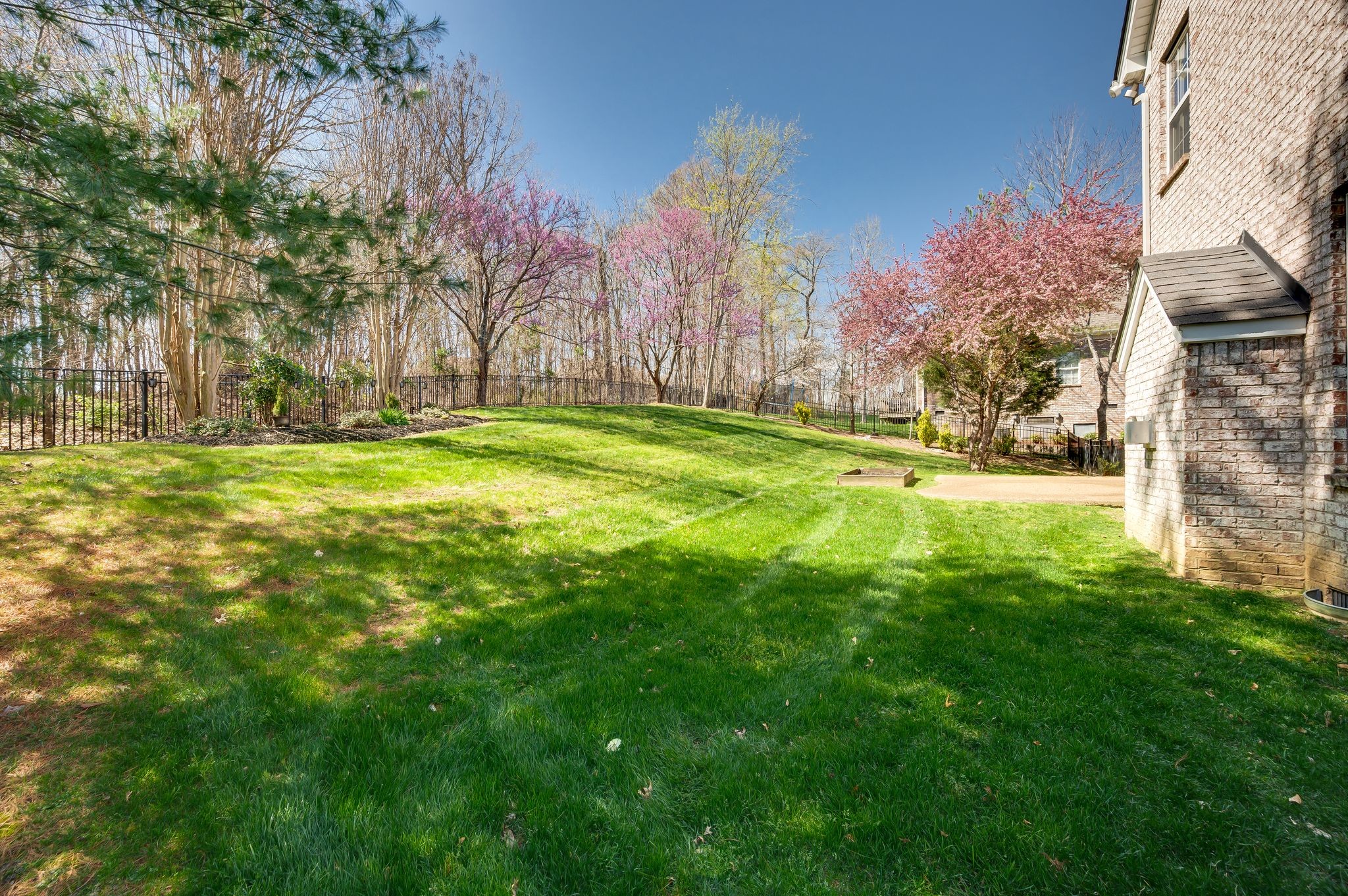 1069 Walnut Bend Lane