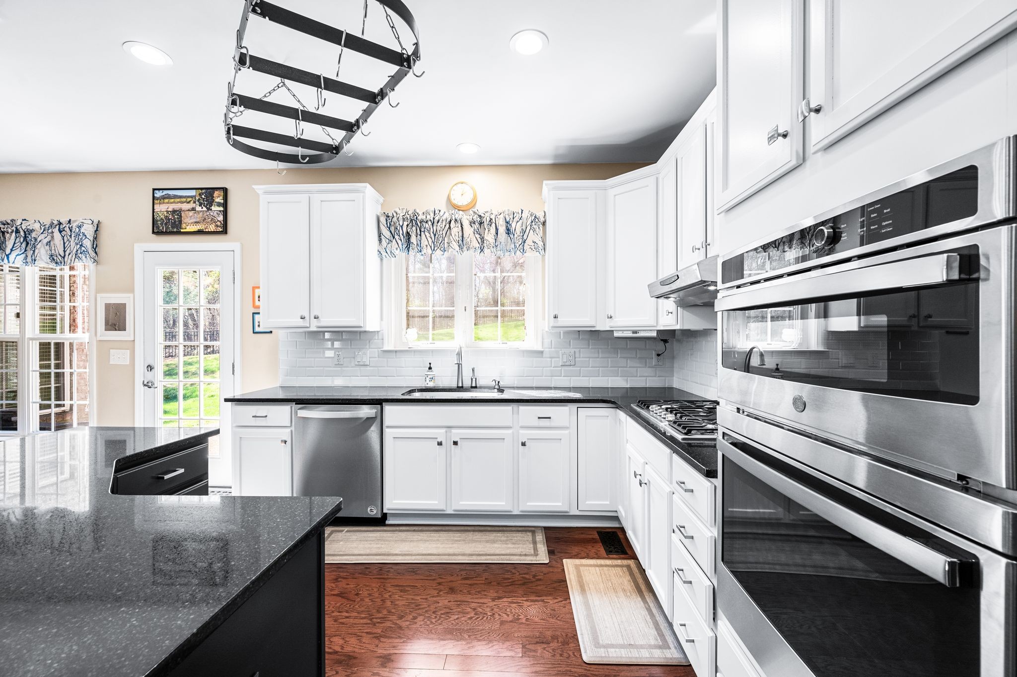 1069 Walnut Bend Lane