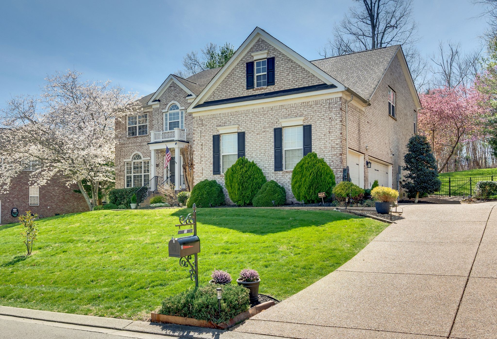 1069 Walnut Bend Lane