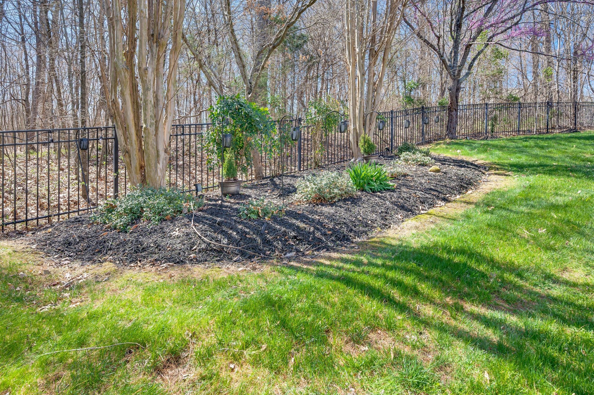 1069 Walnut Bend Lane