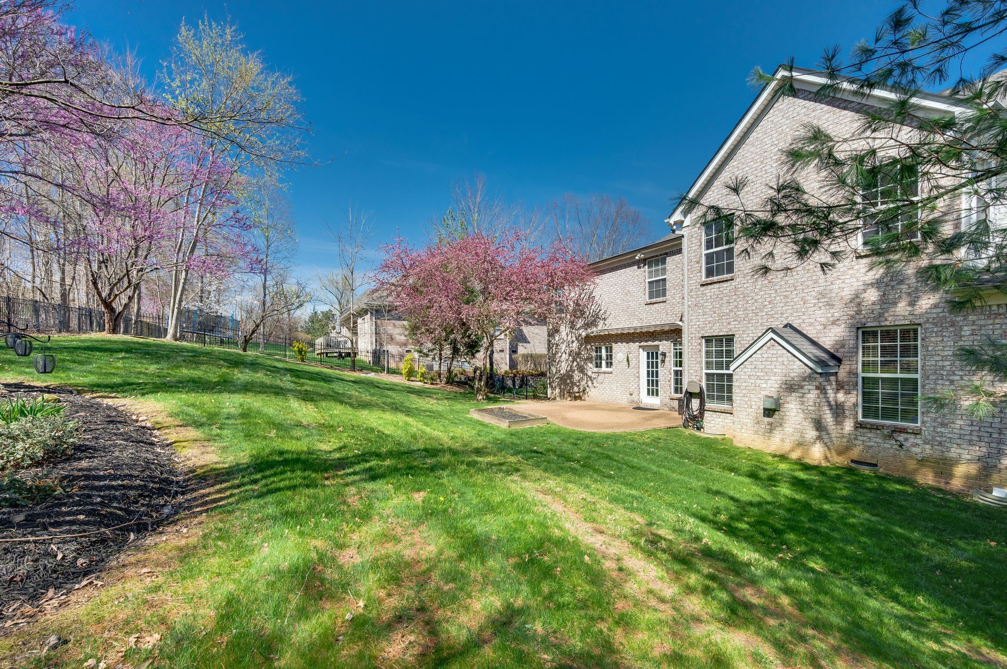 1069 Walnut Bend Lane