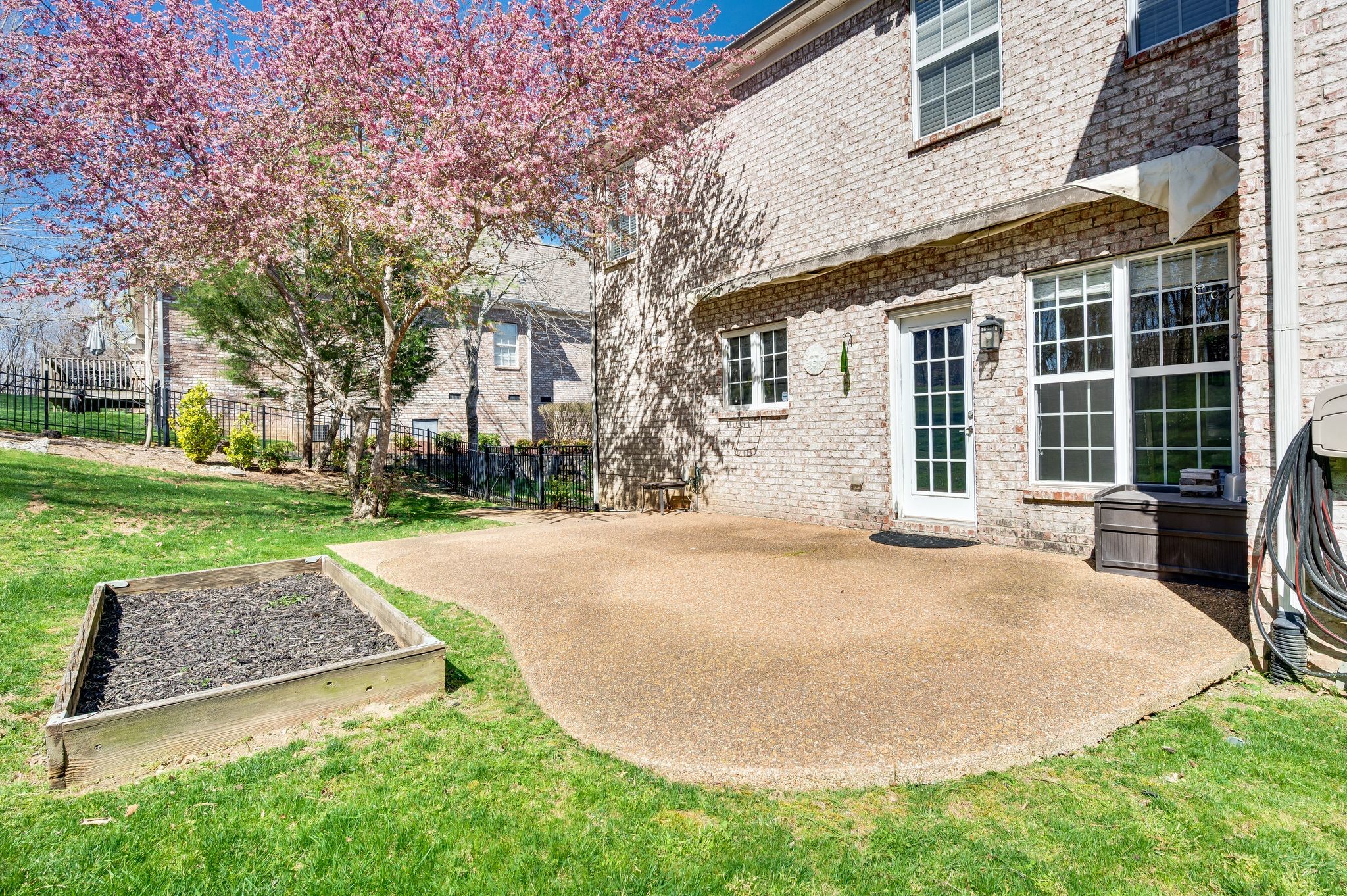 1069 Walnut Bend Lane