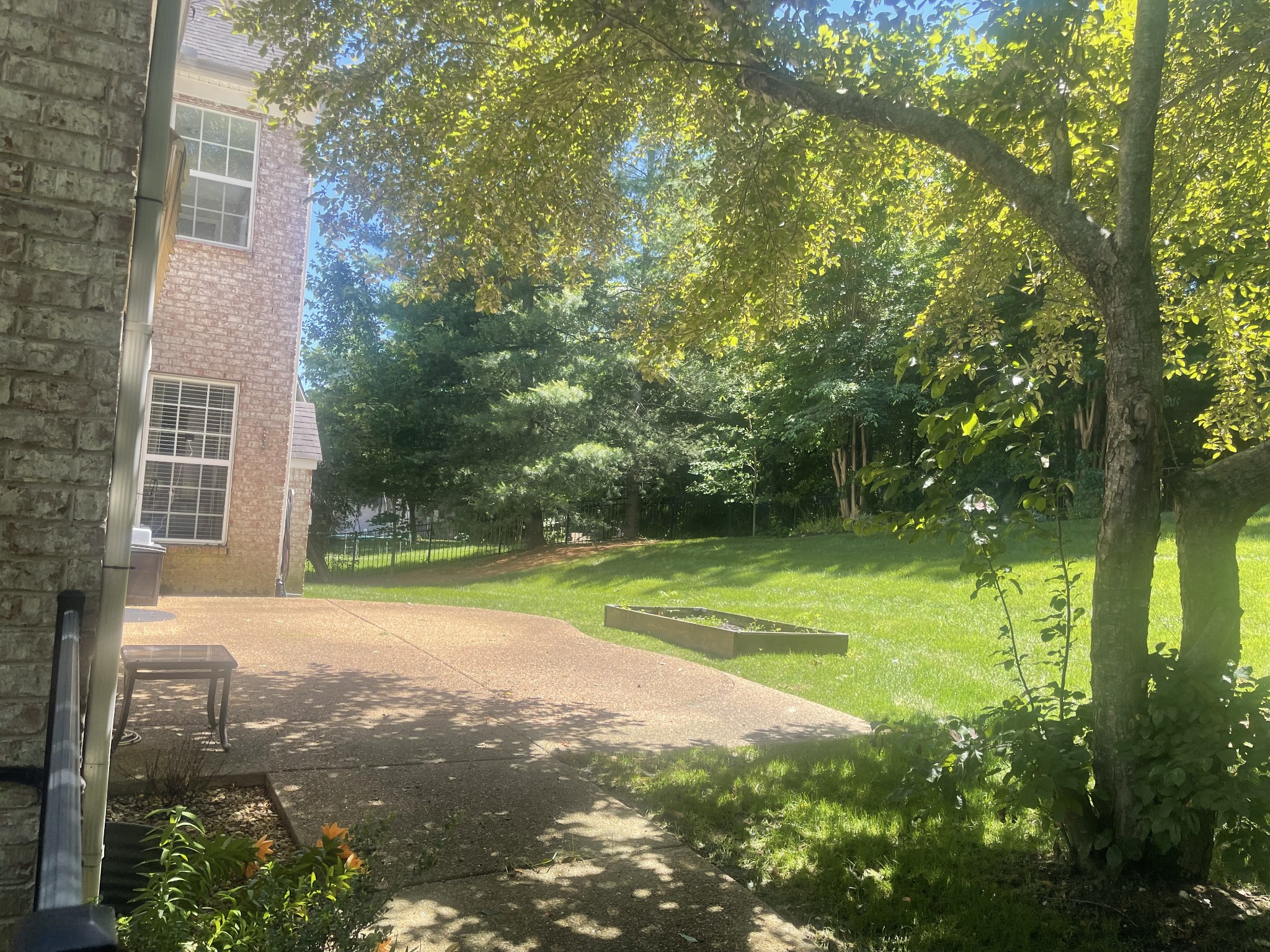 1069 Walnut Bend Lane