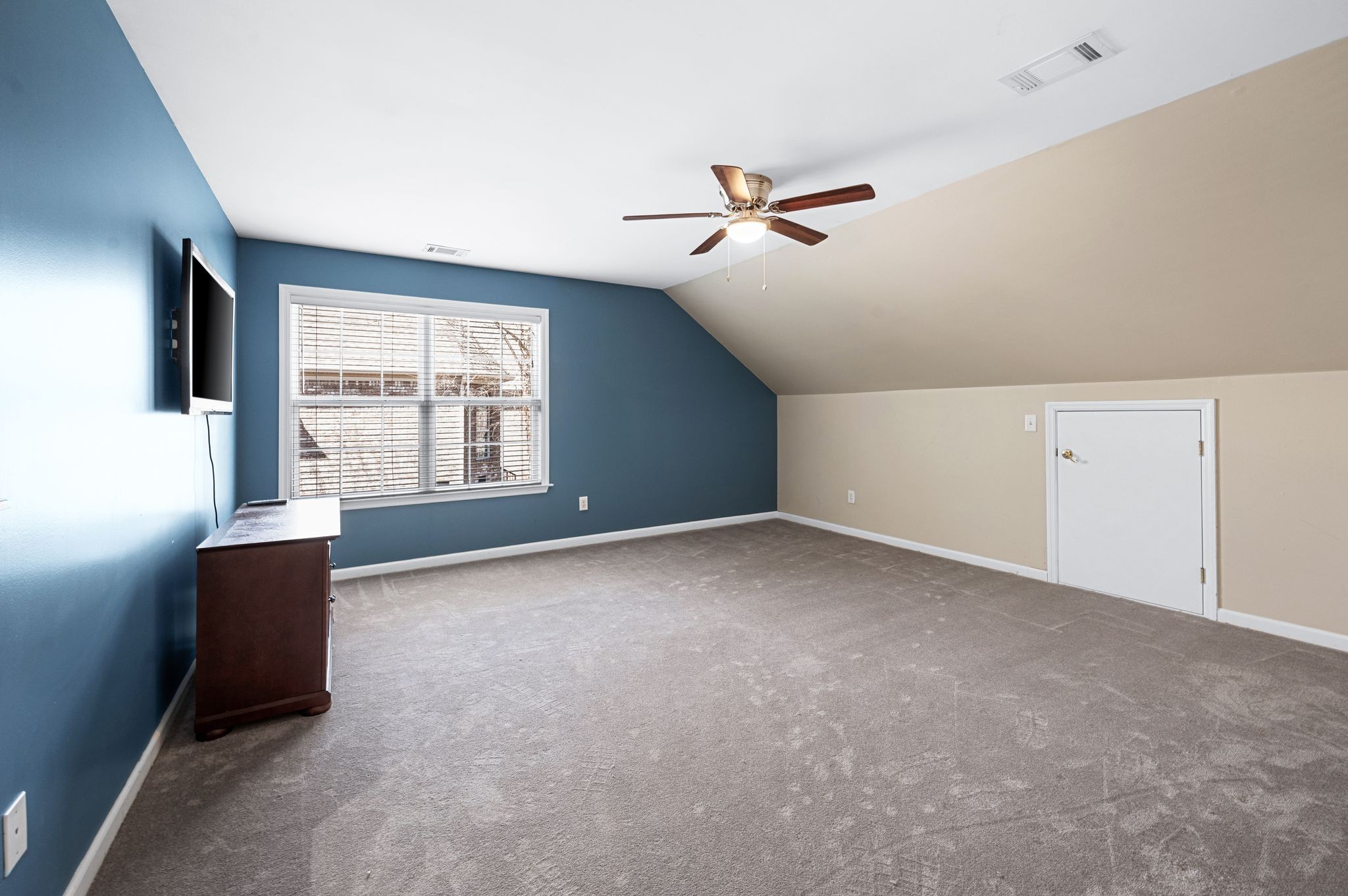 1069 Walnut Bend Lane