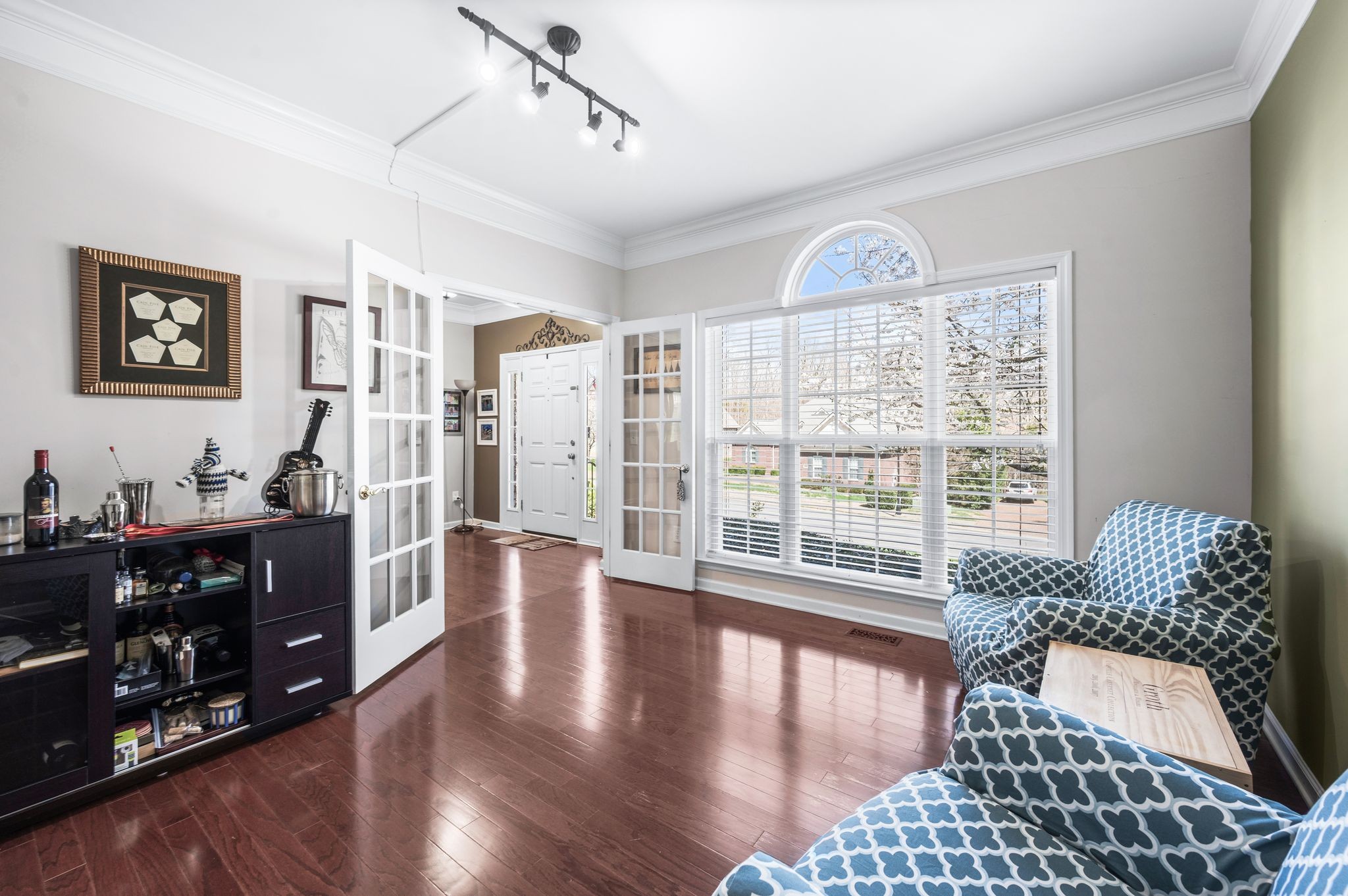 1069 Walnut Bend Lane