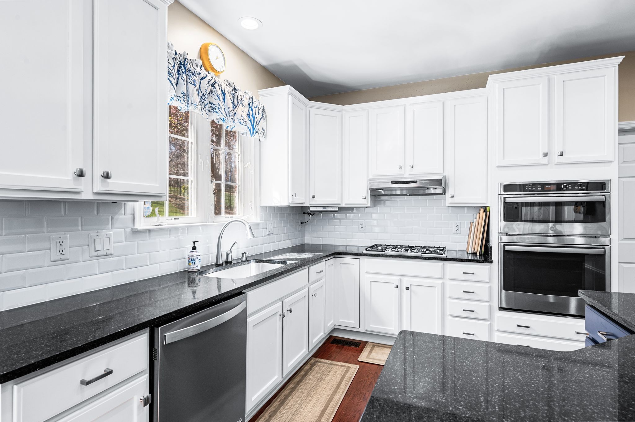 1069 Walnut Bend Lane