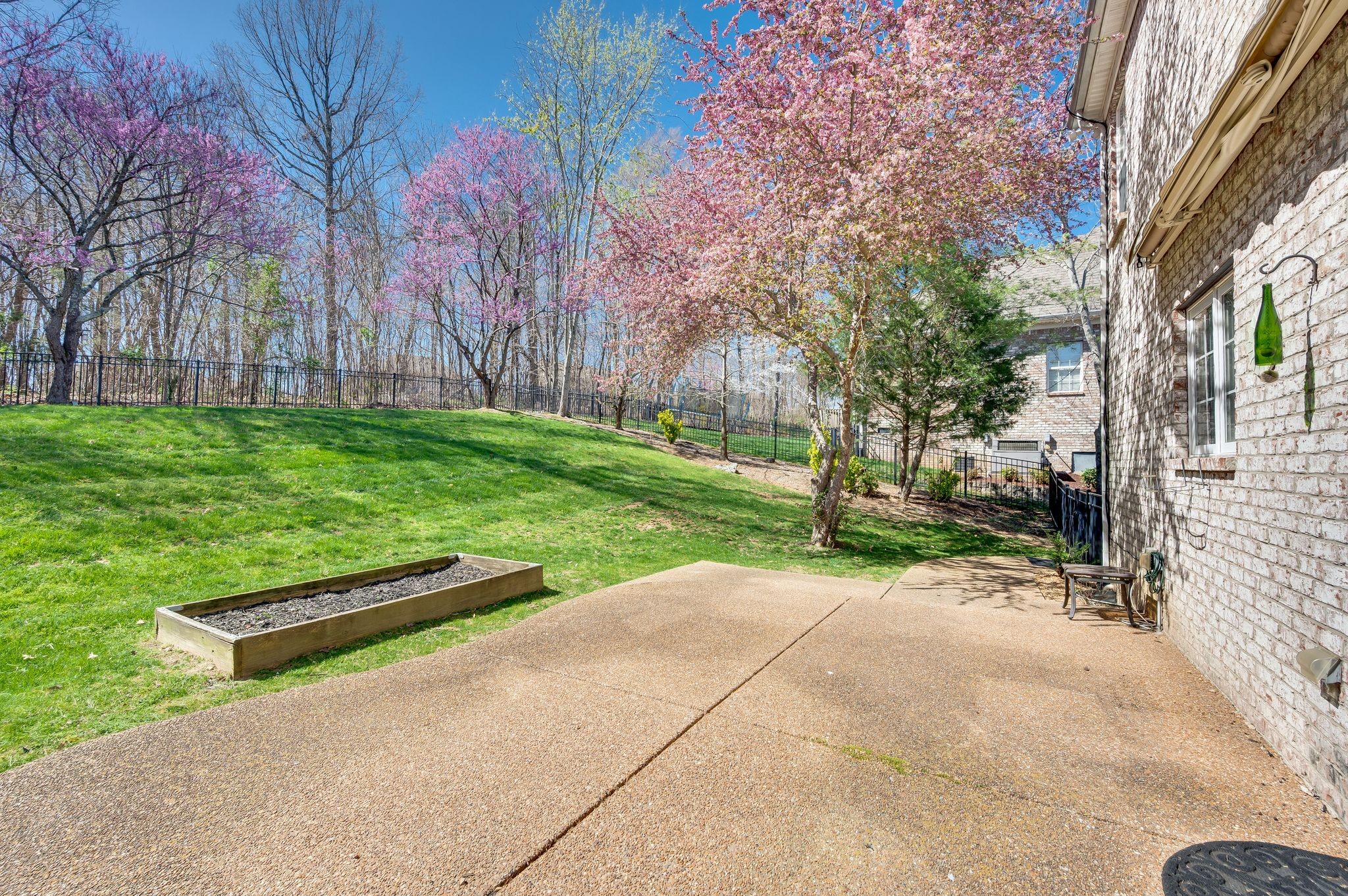 1069 Walnut Bend Lane