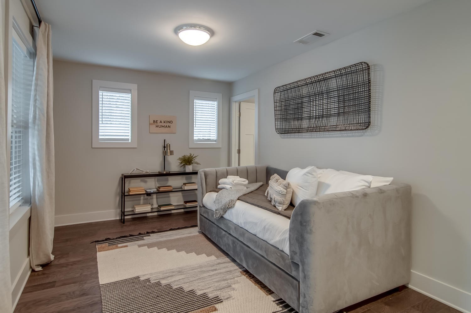 2021 Beech Avenue Unit: 5