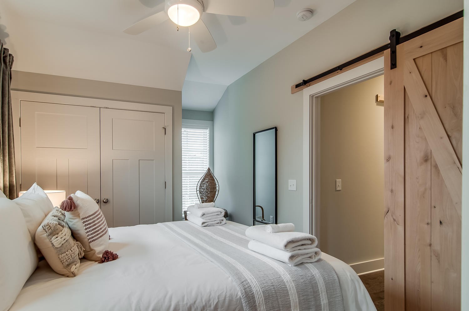 2021 Beech Avenue Unit: 5