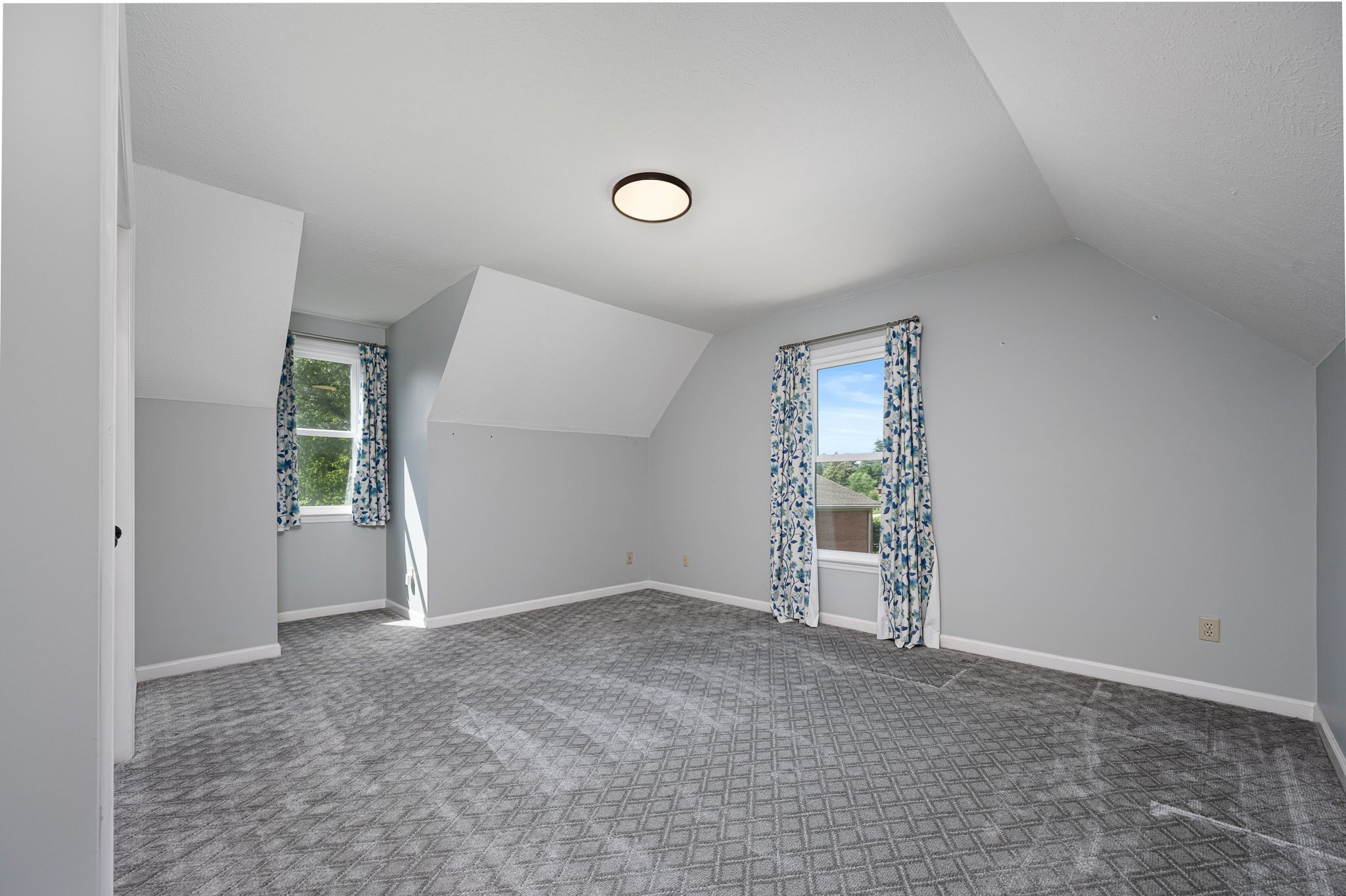 1423 Ascot Close