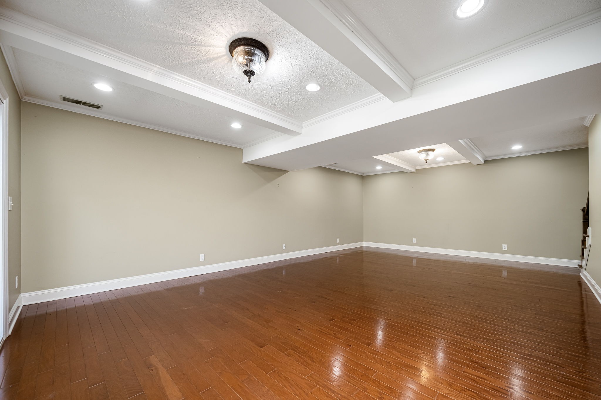 1423 Ascot Close