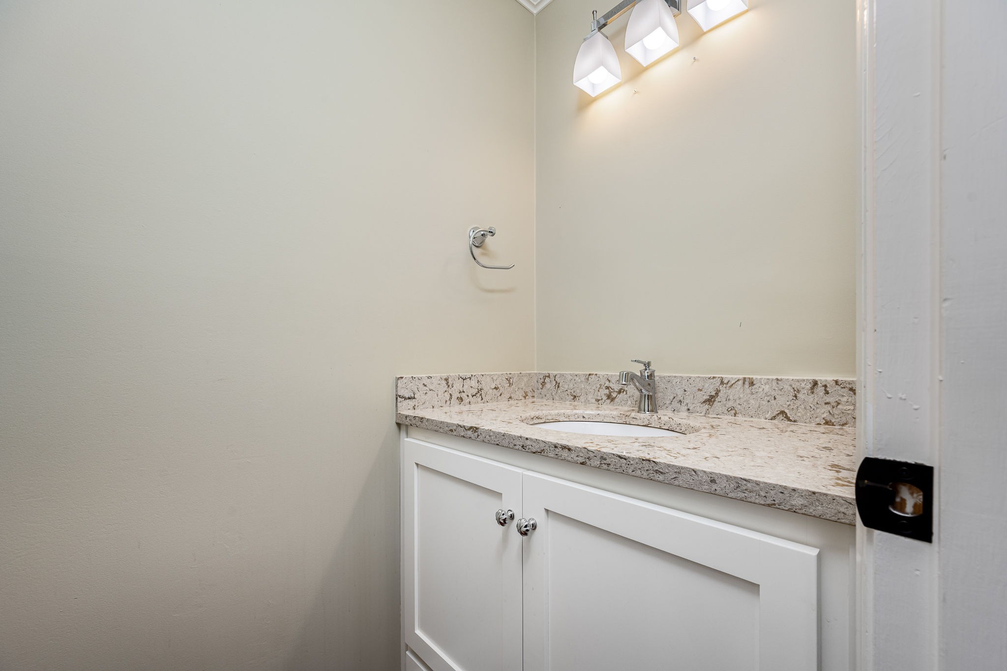 1423 Ascot Close