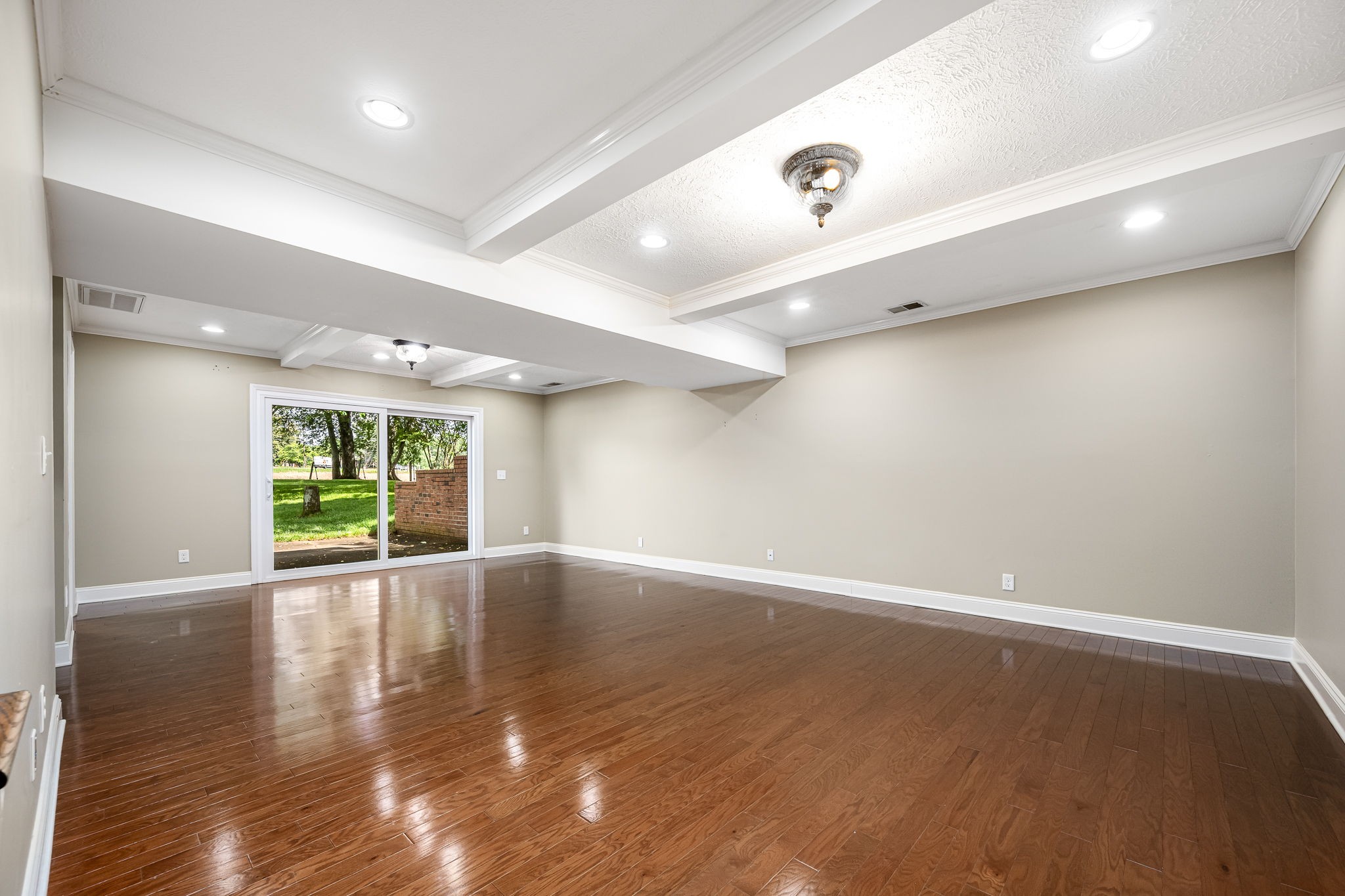1423 Ascot Close