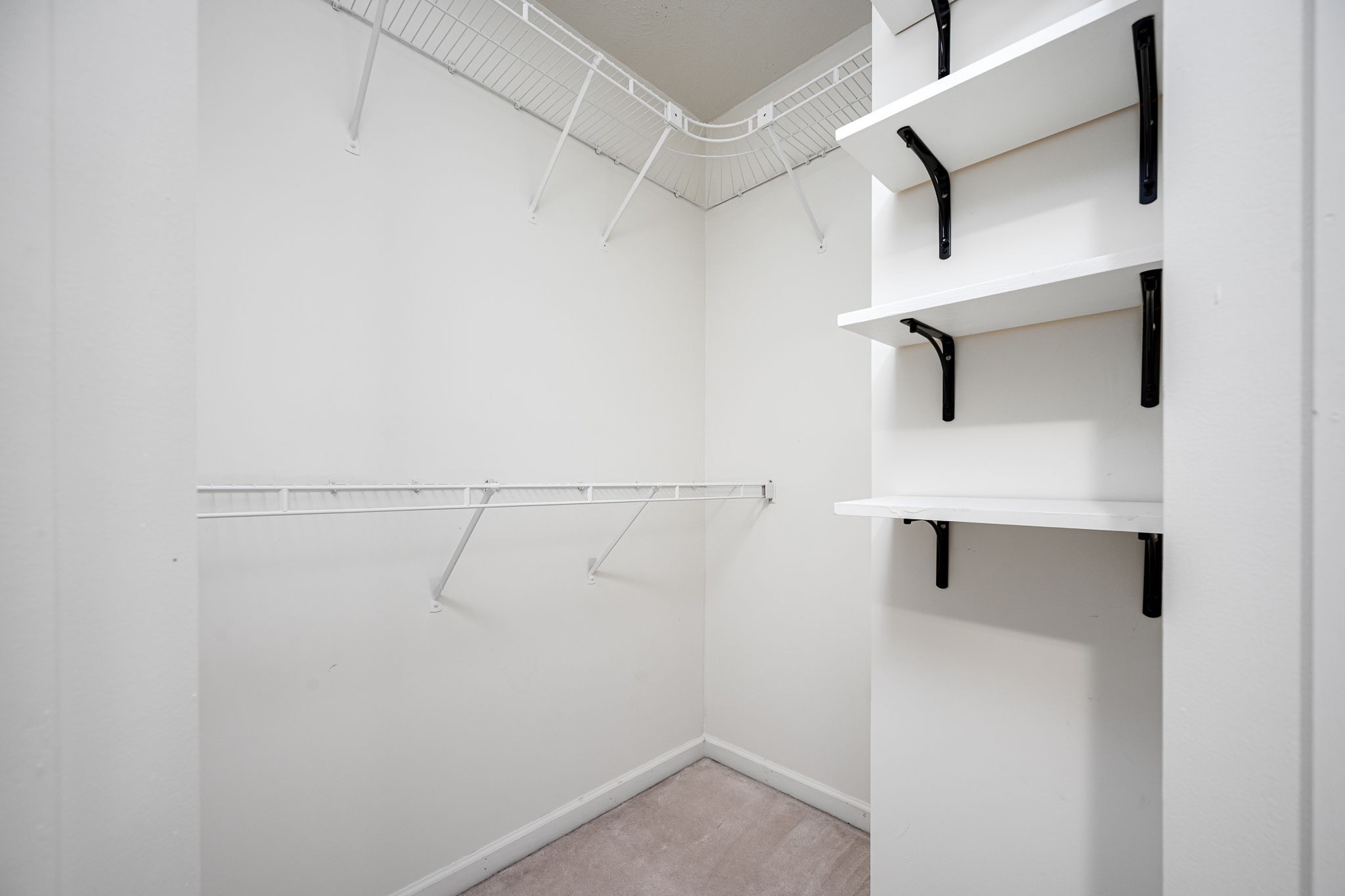 1423 Ascot Close