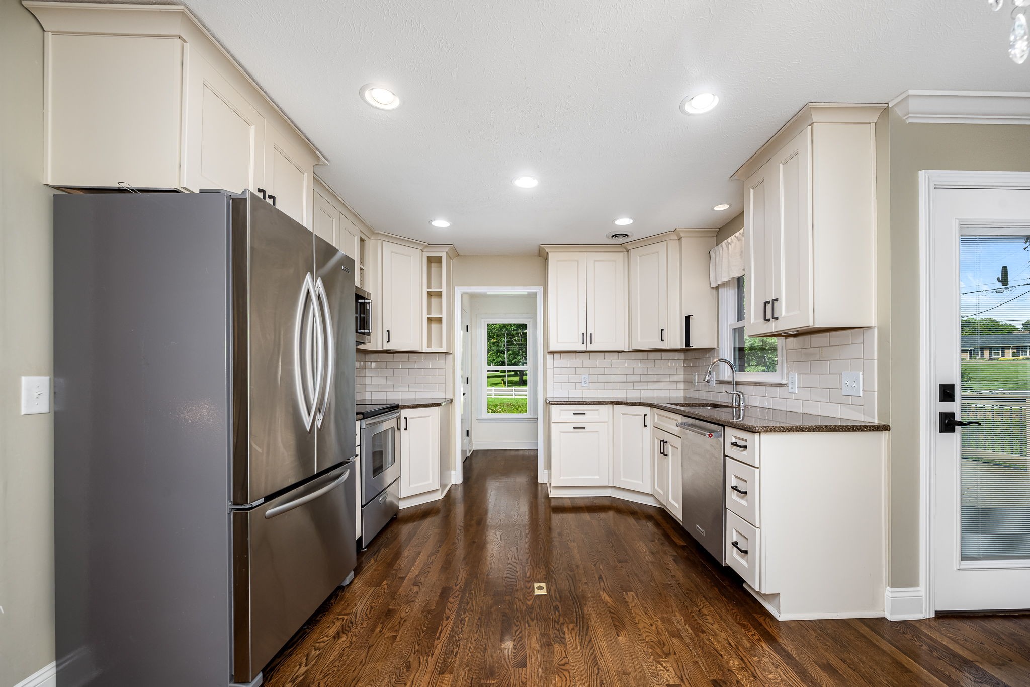 1423 Ascot Close