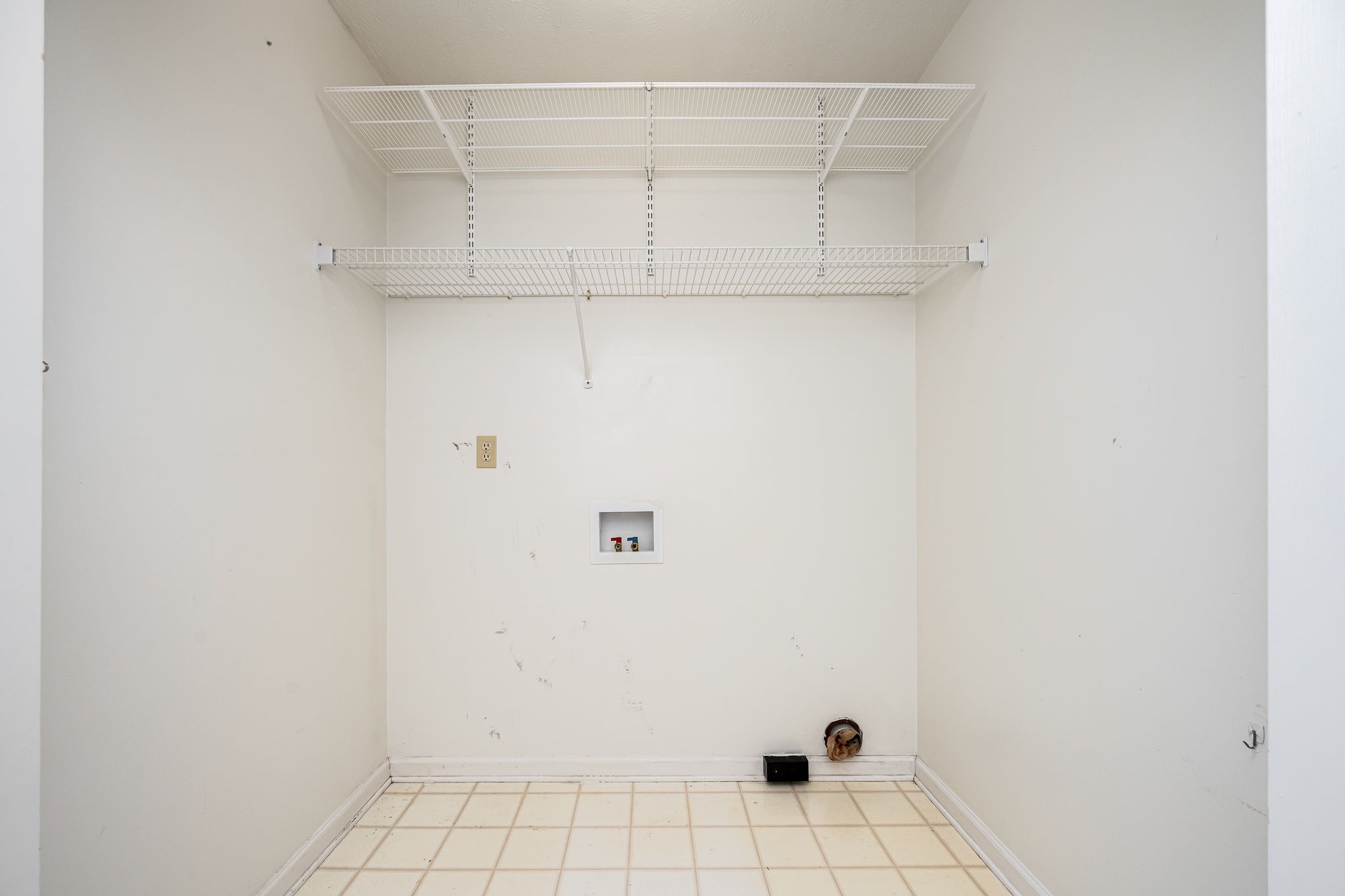 1423 Ascot Close