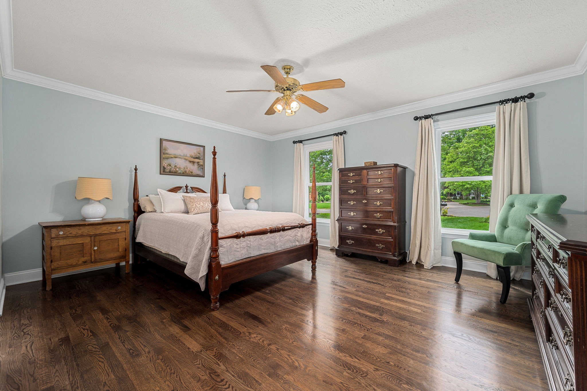 1423 Ascot Close