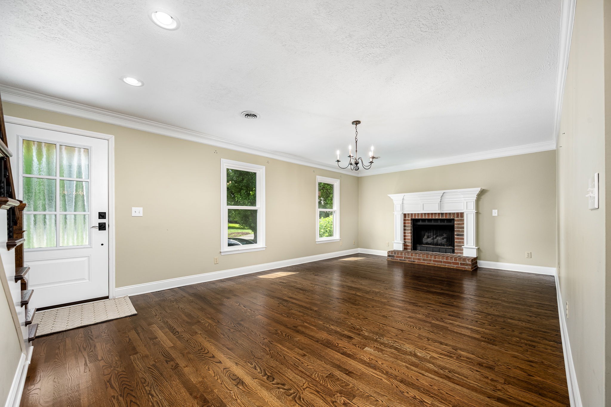 1423 Ascot Close