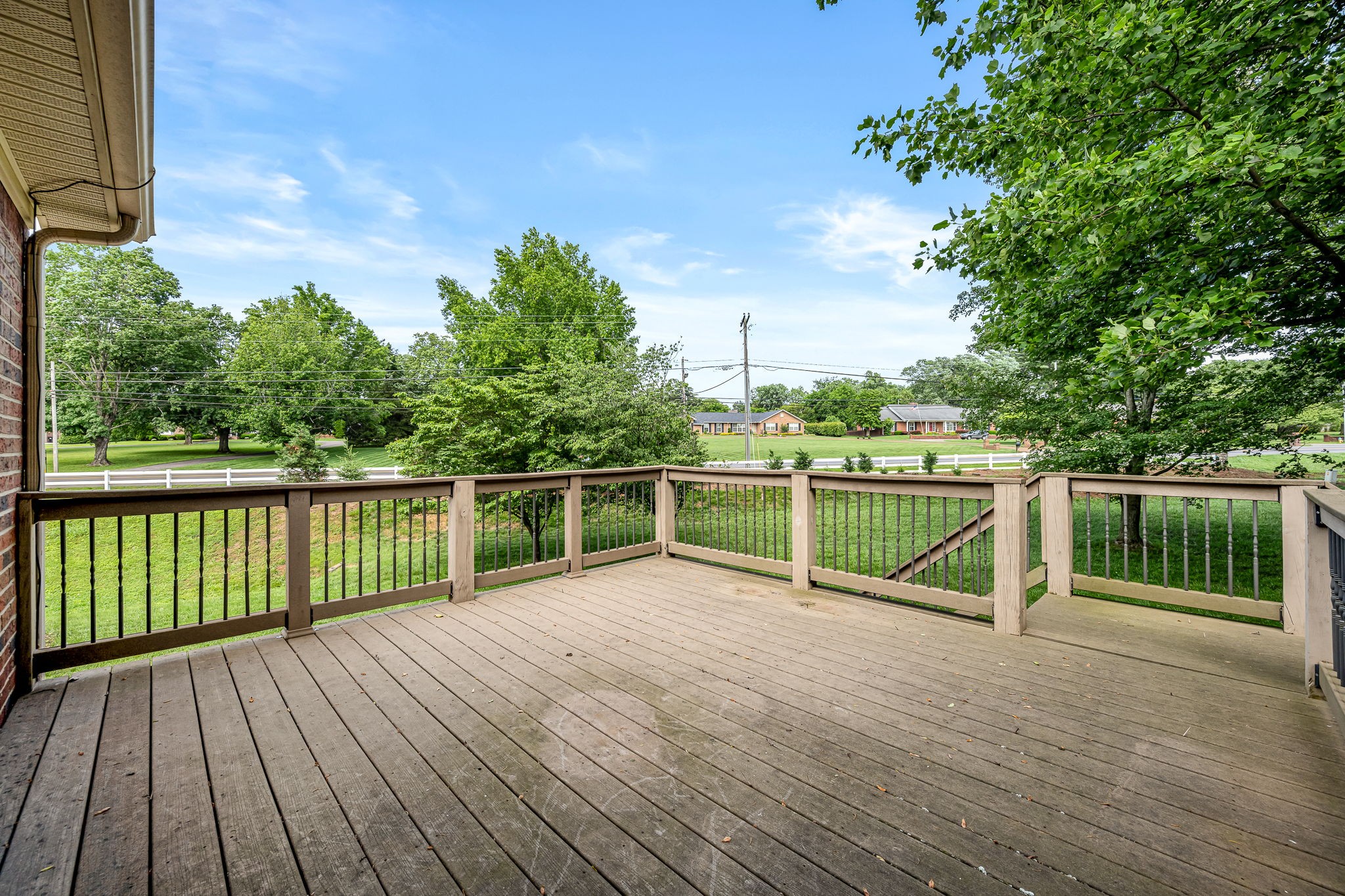 1423 Ascot Close