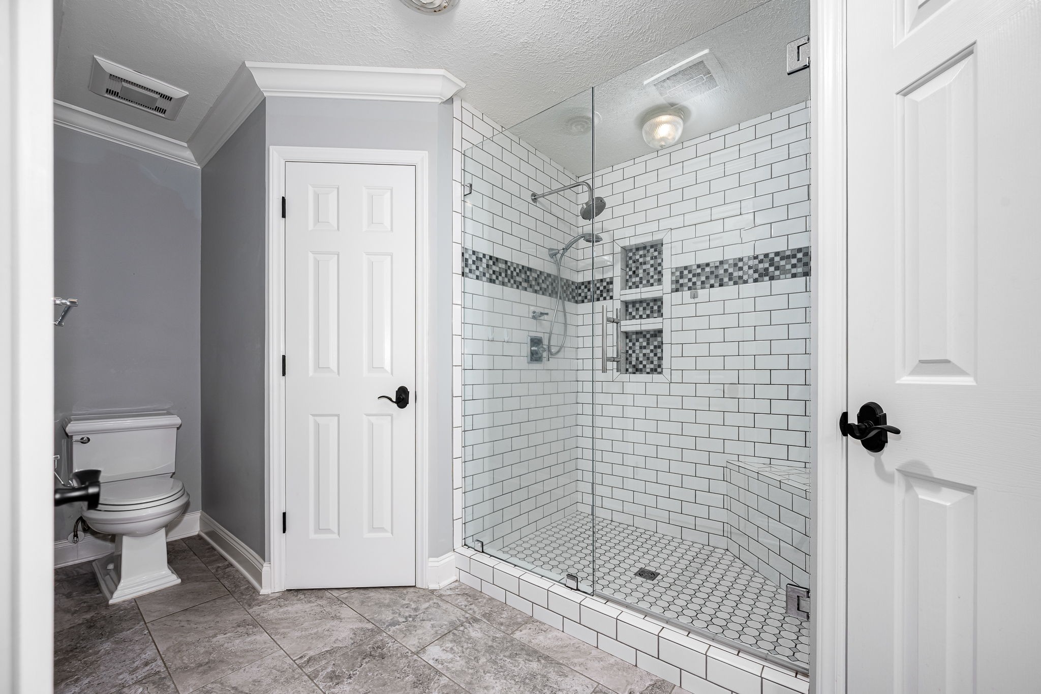 1423 Ascot Close