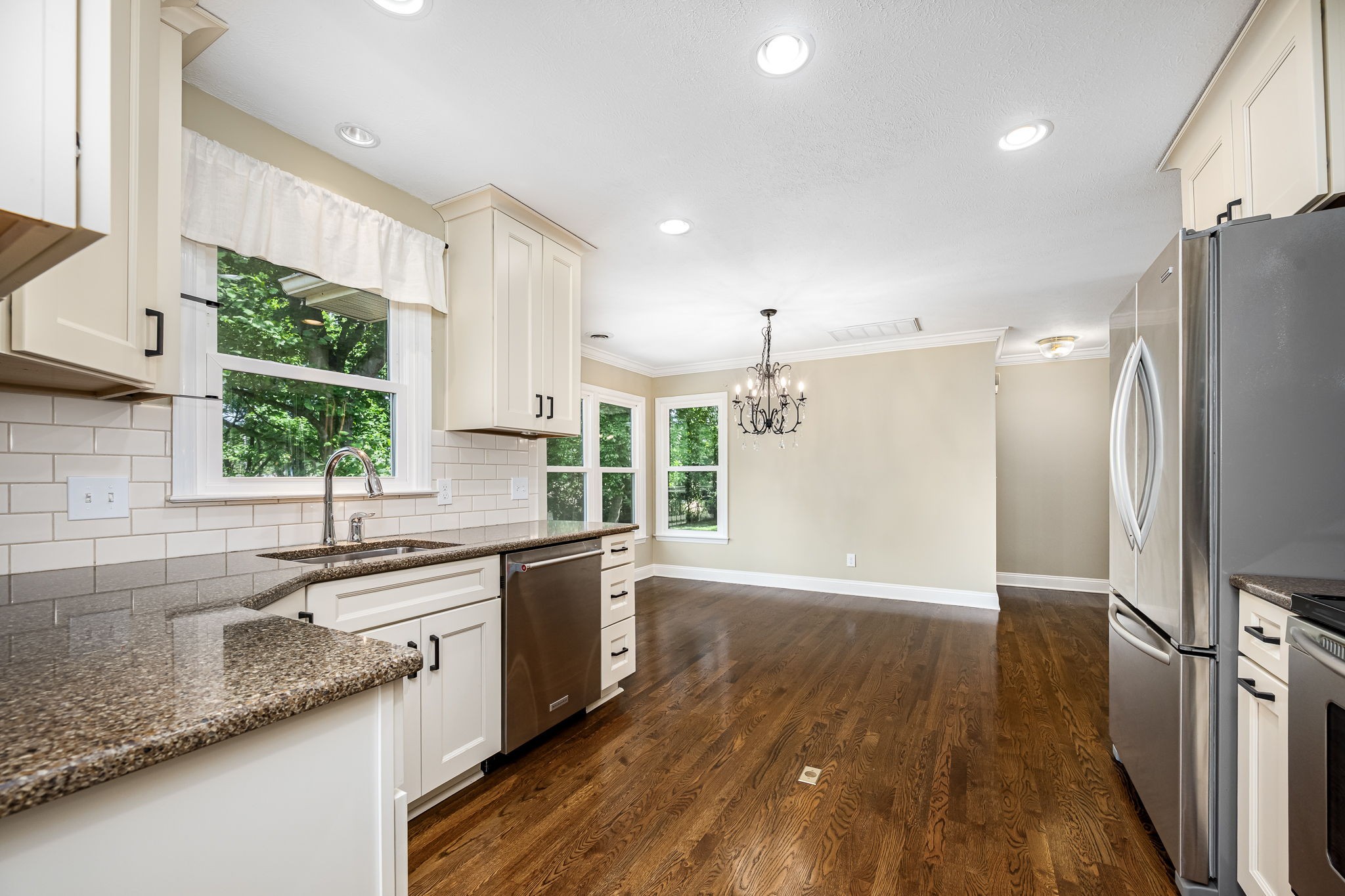 1423 Ascot Close