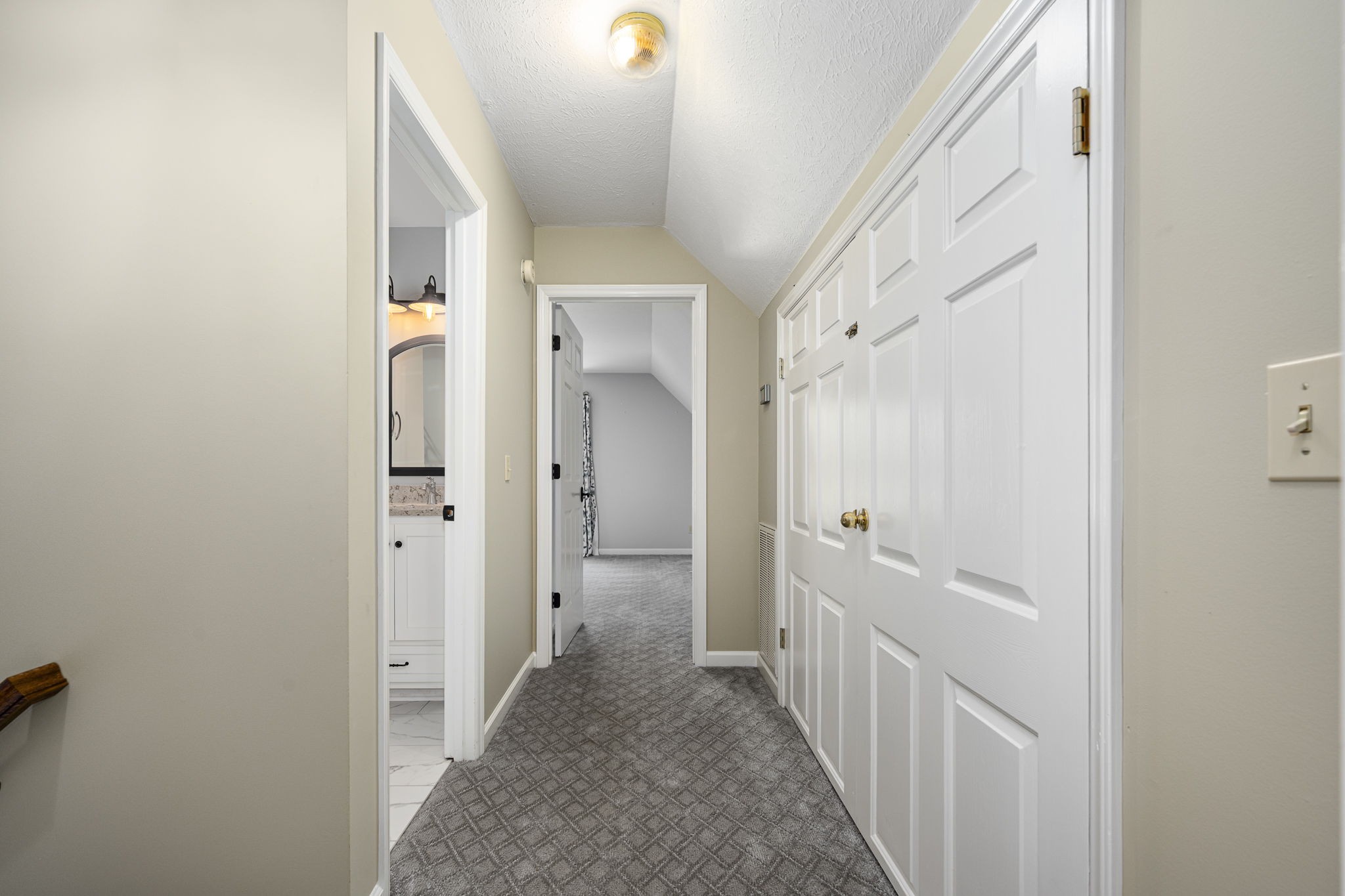 1423 Ascot Close