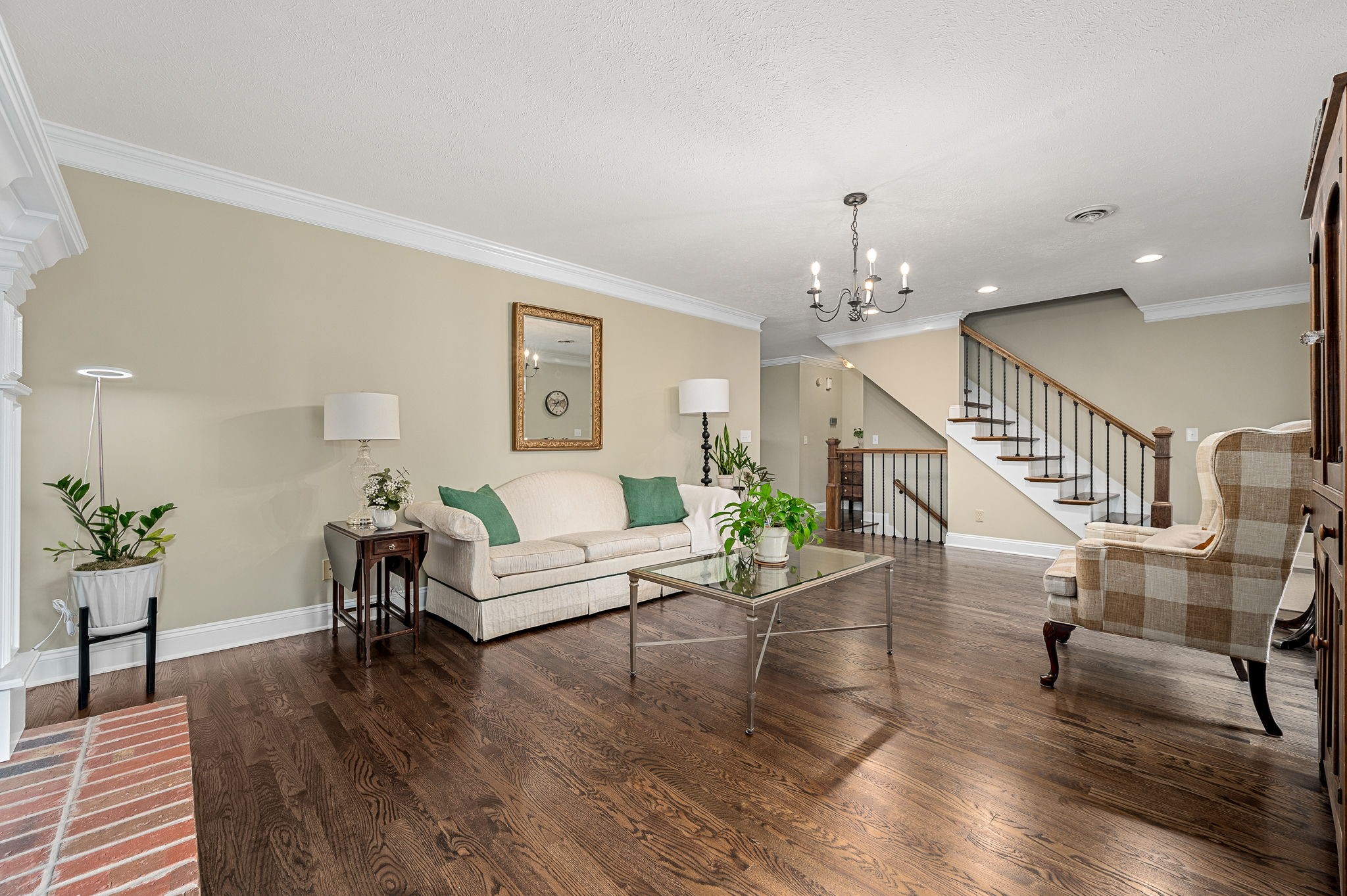 1423 Ascot Close