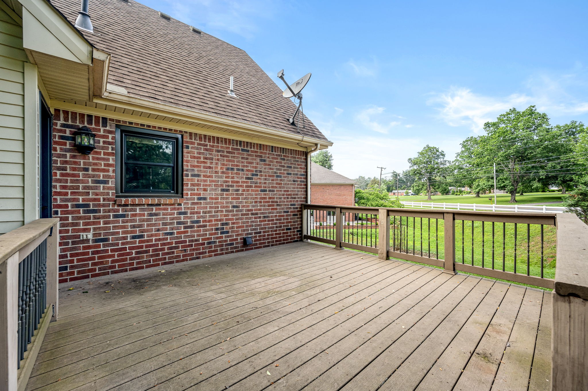 1423 Ascot Close