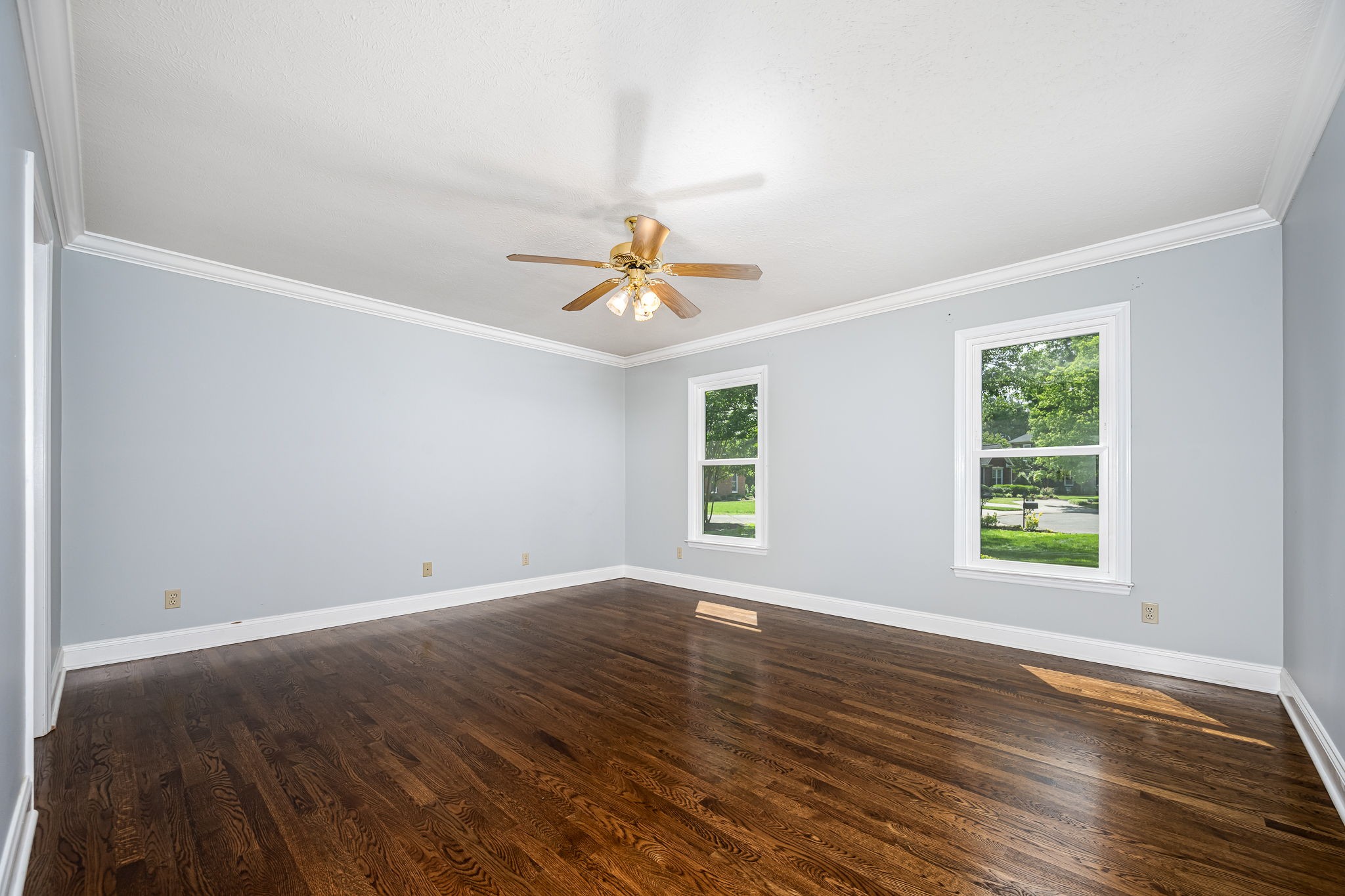 1423 Ascot Close